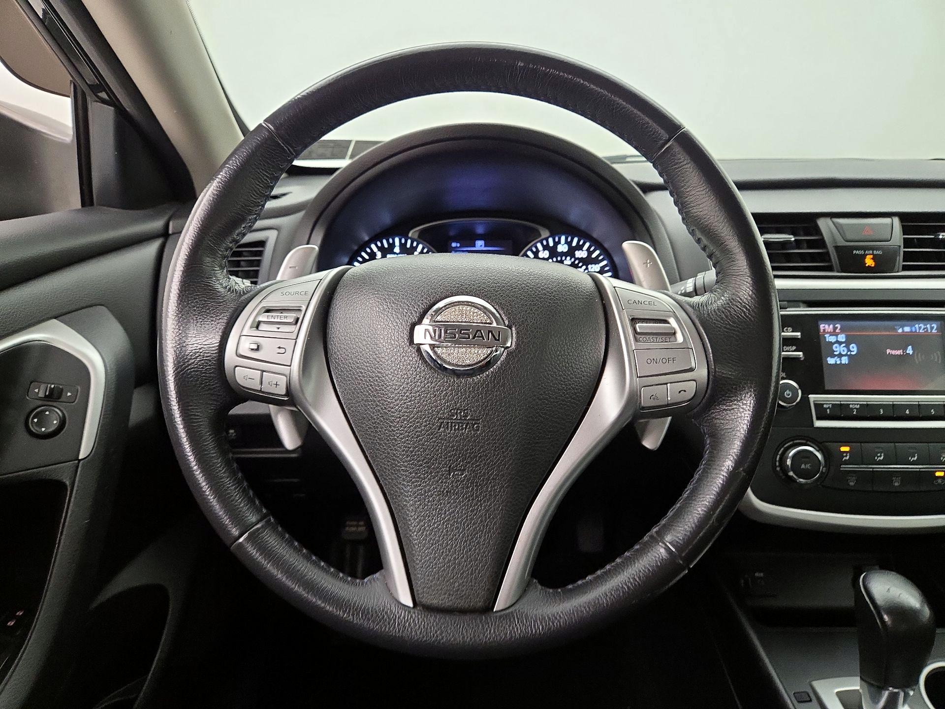 Thumbnail: 2016 Nissan Altima - 10