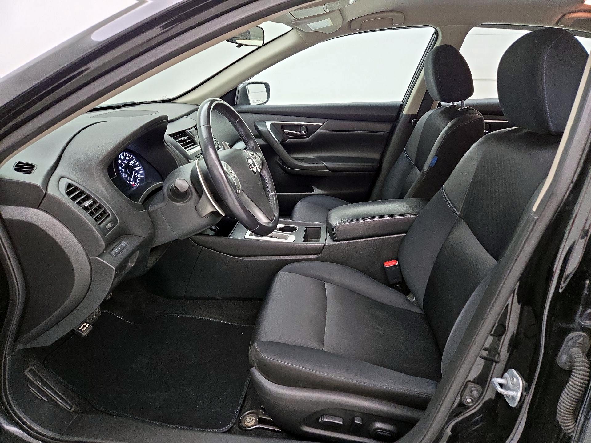 Thumbnail: 2016 Nissan Altima - 11