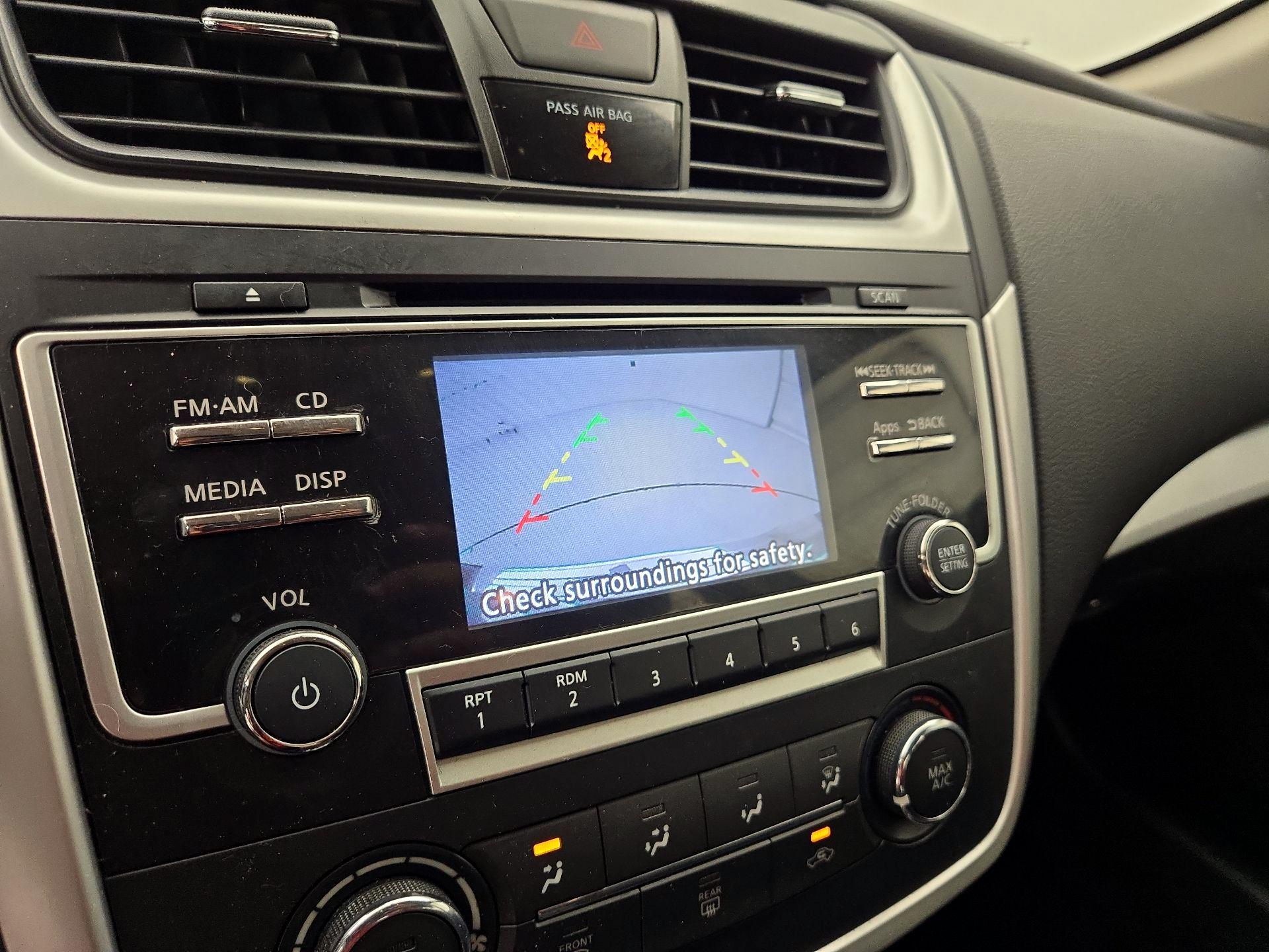 Thumbnail: 2016 Nissan Altima - 14
