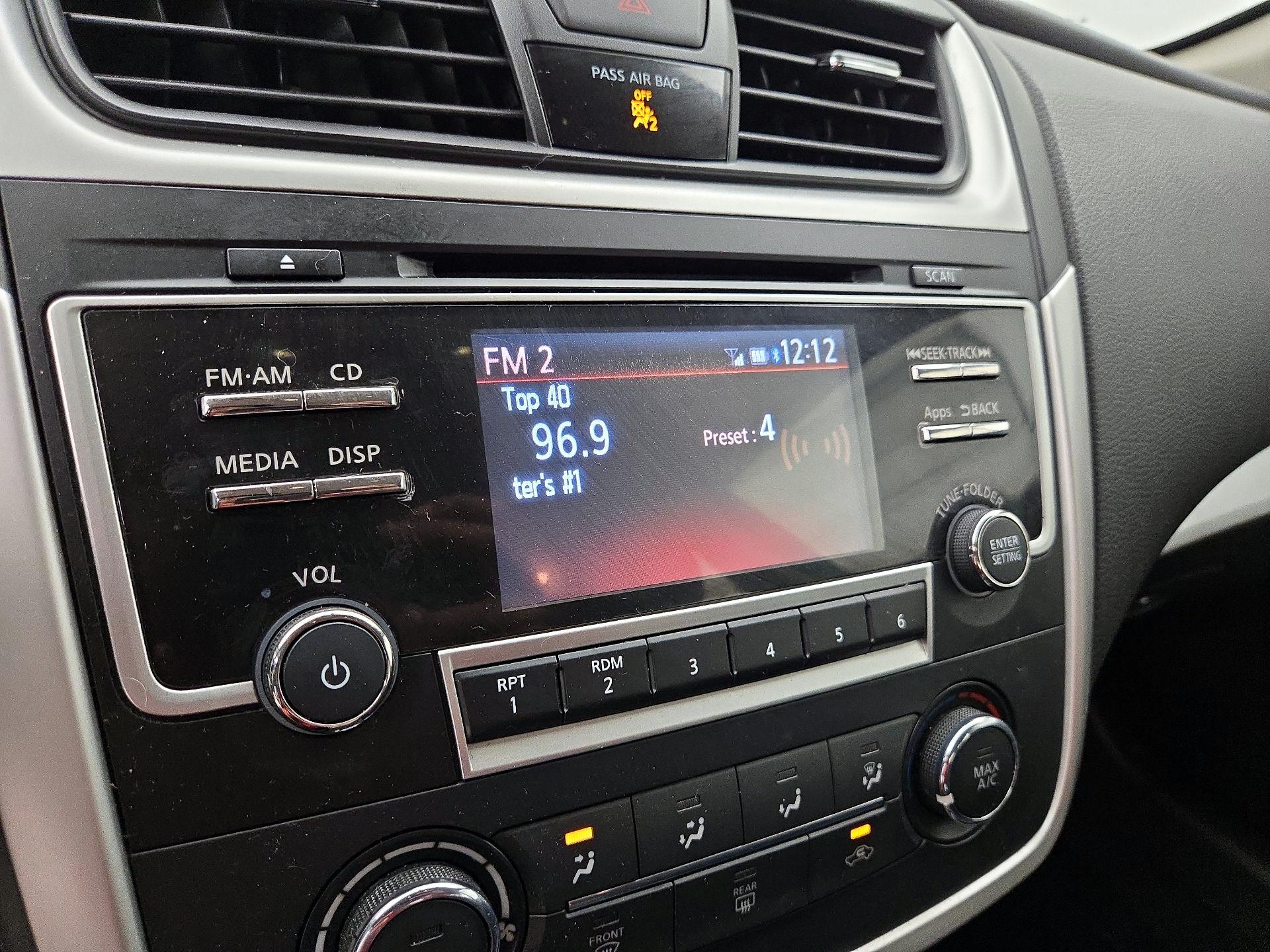 Thumbnail: 2016 Nissan Altima - 15