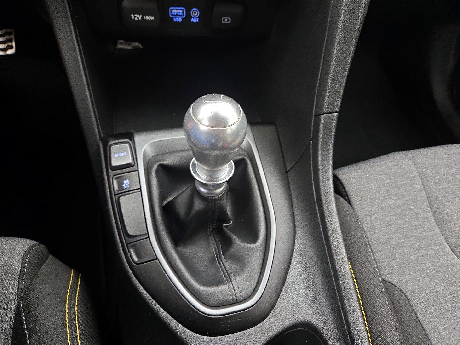 Thumbnail: 2019 Hyundai Veloster - 17