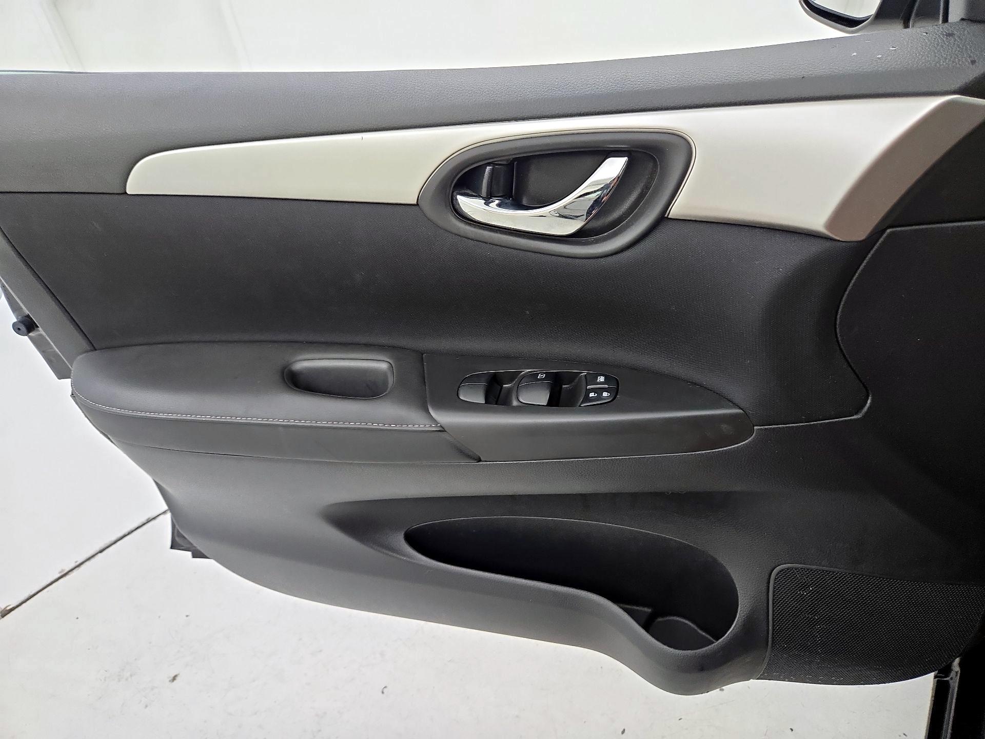 Thumbnail: 2019 Nissan Sentra - 12