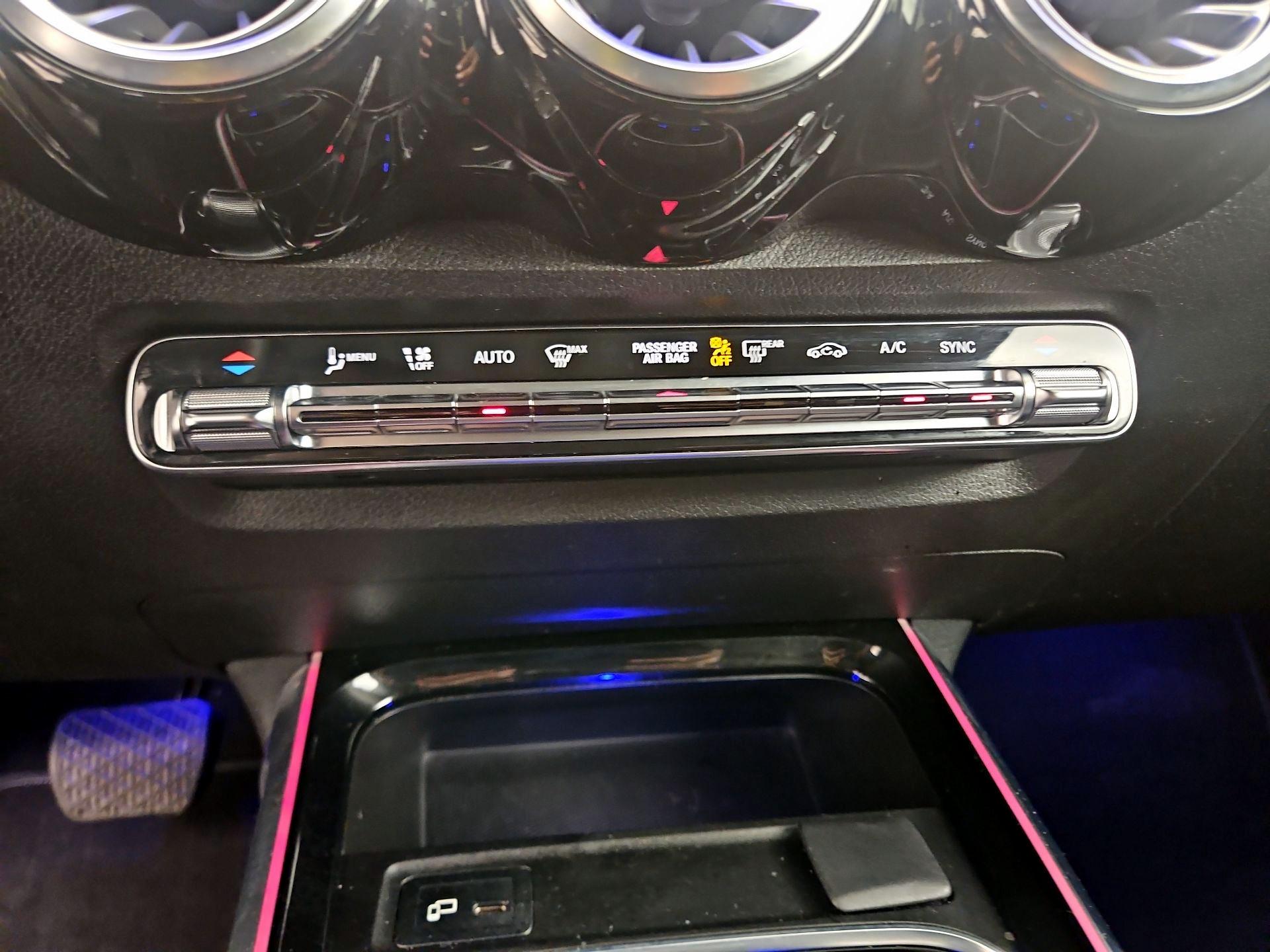 Thumbnail: 2021 Mercedes-Benz GLB - 16