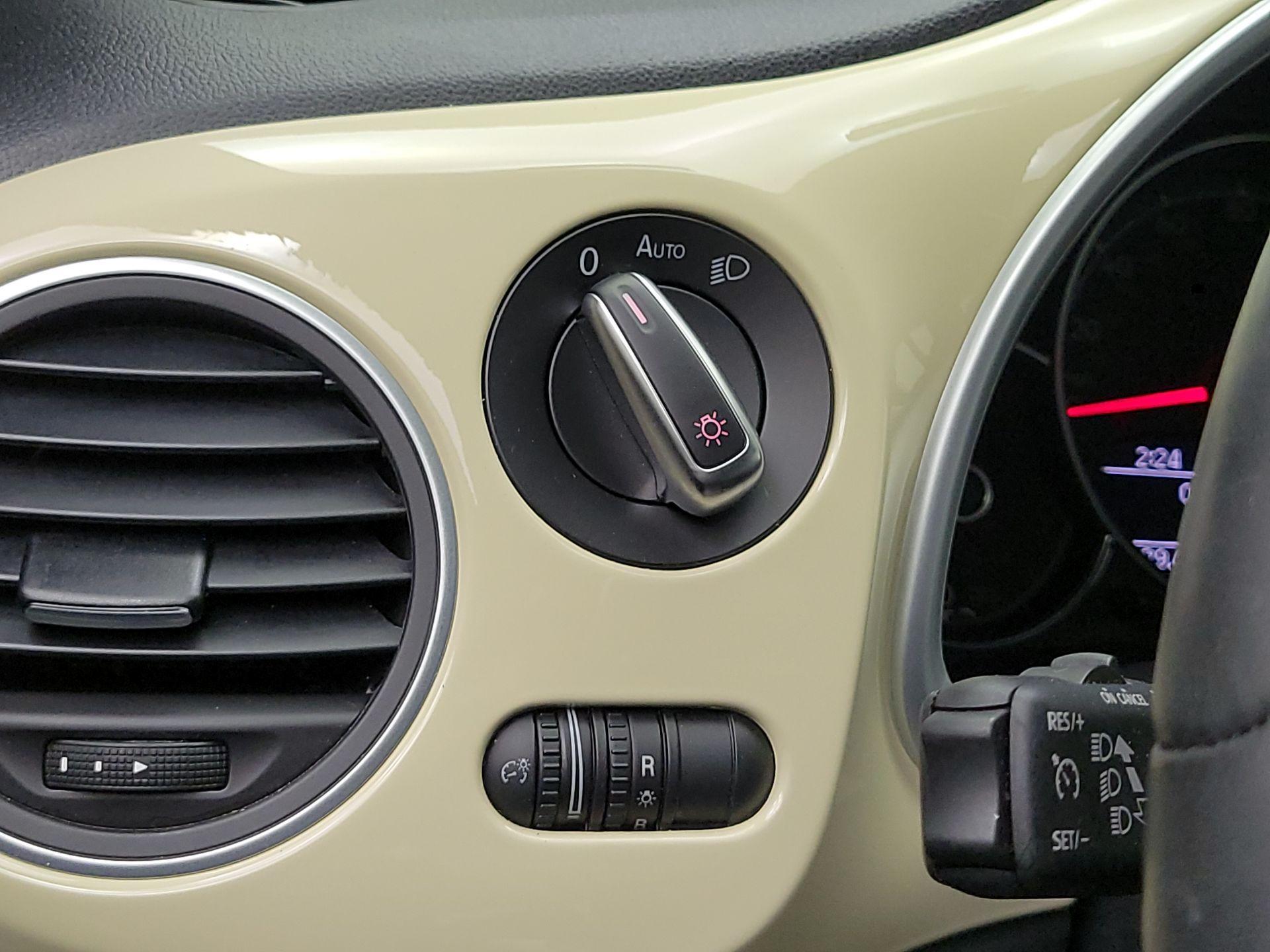 Thumbnail: 2019 Volkswagen Beetle - 13
