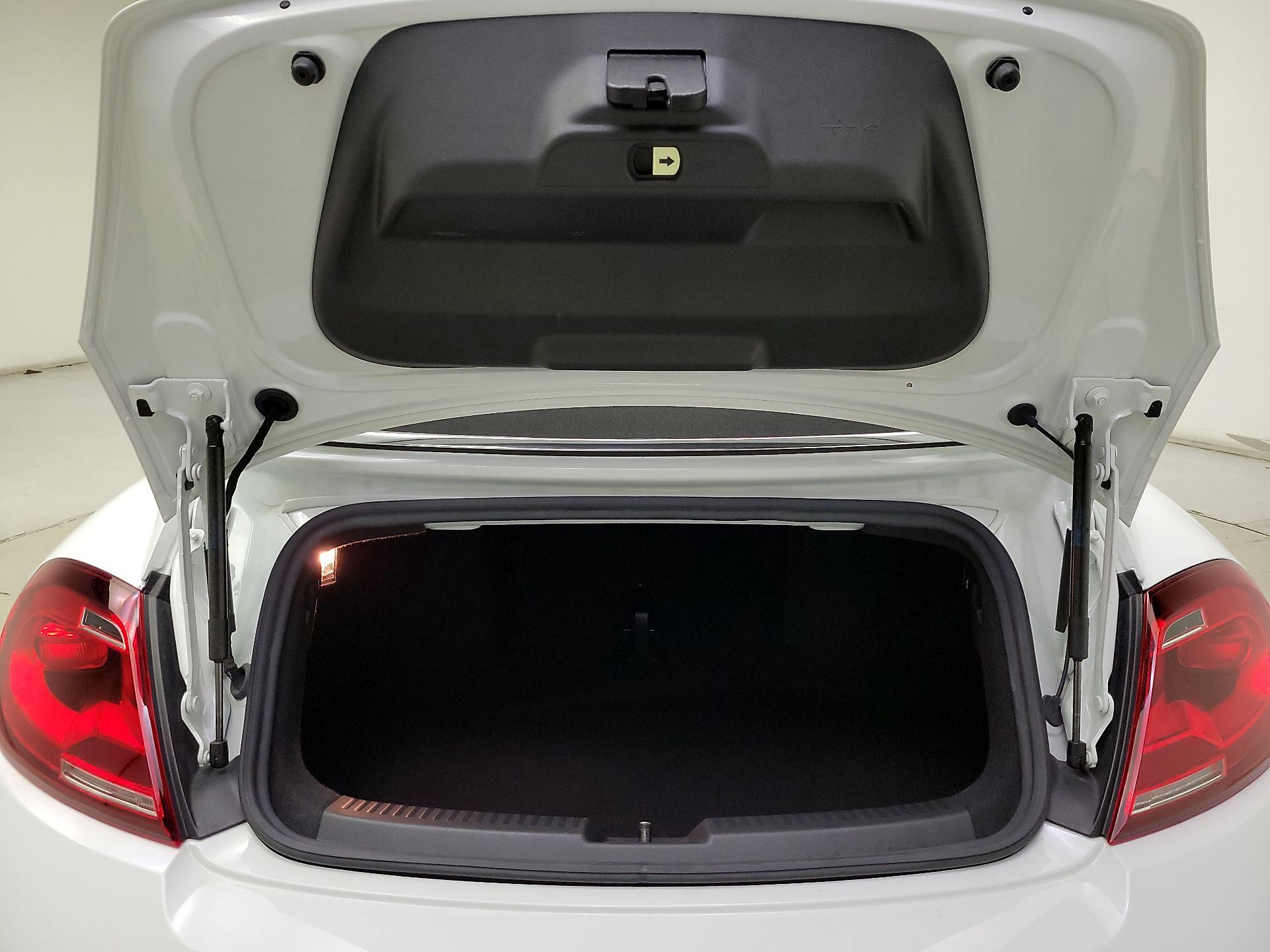 Thumbnail: 2019 Volkswagen Beetle - 20