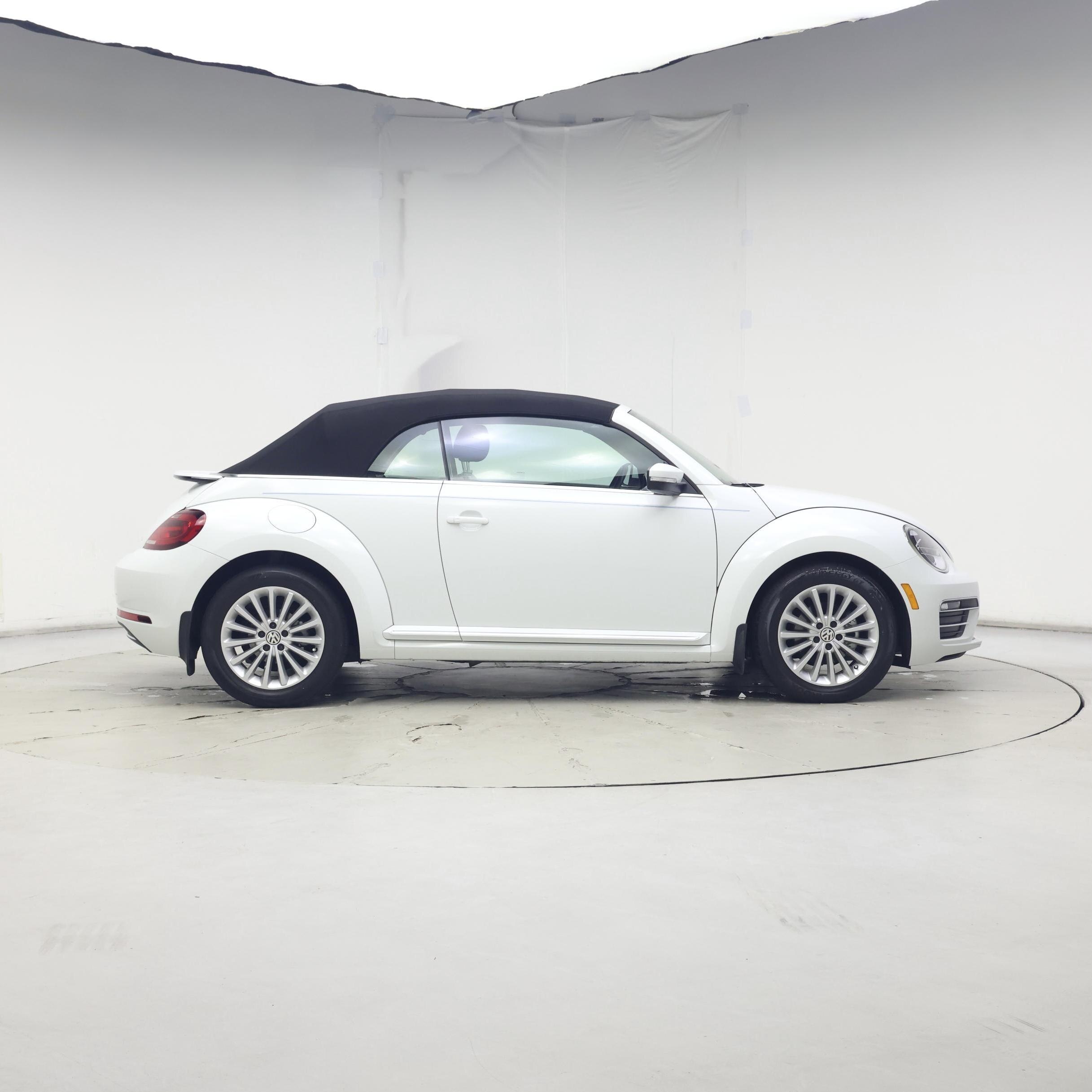 Thumbnail: 2019 Volkswagen Beetle - 7