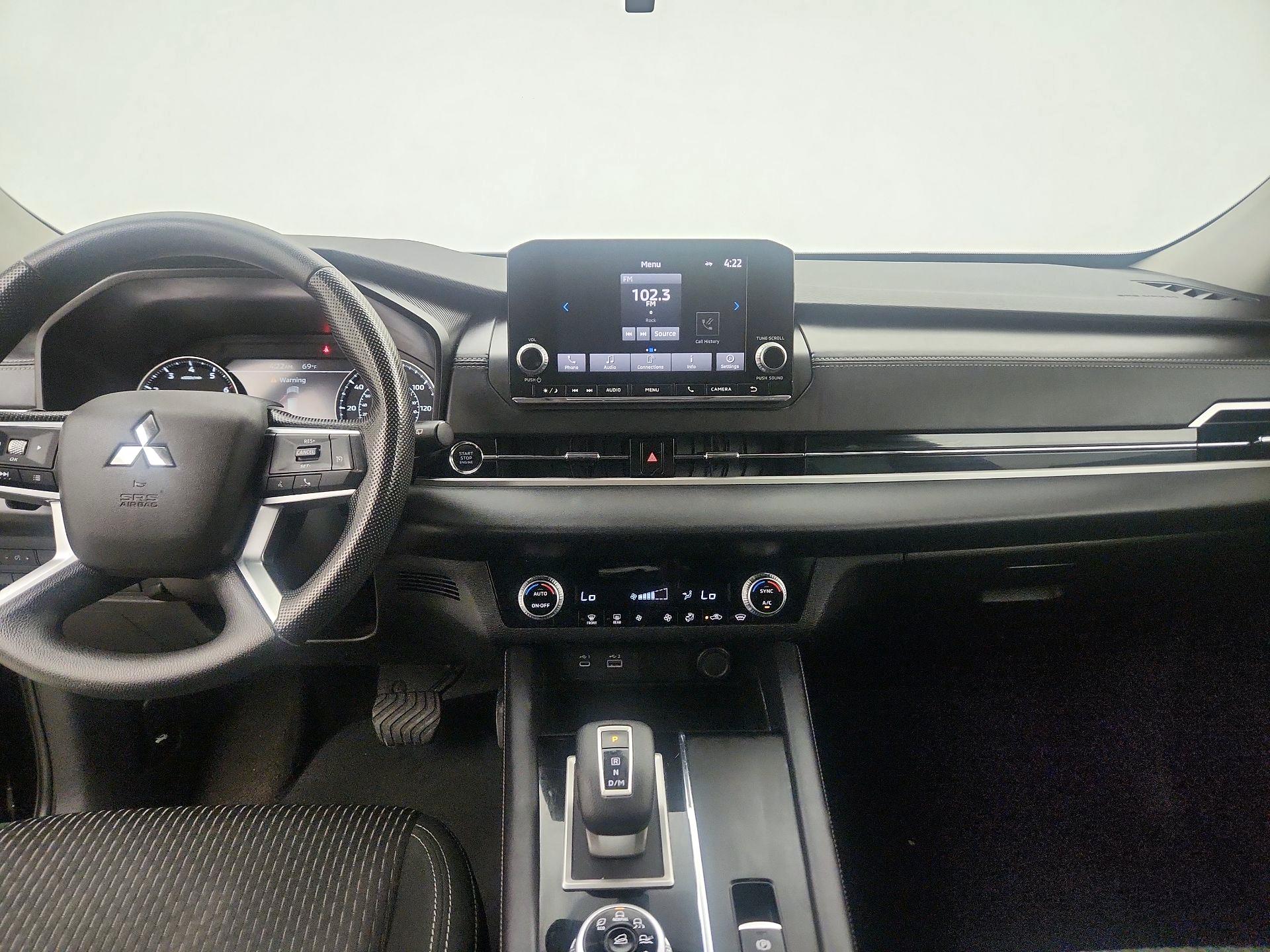 Thumbnail: 2023 Mitsubishi Outlander - 9