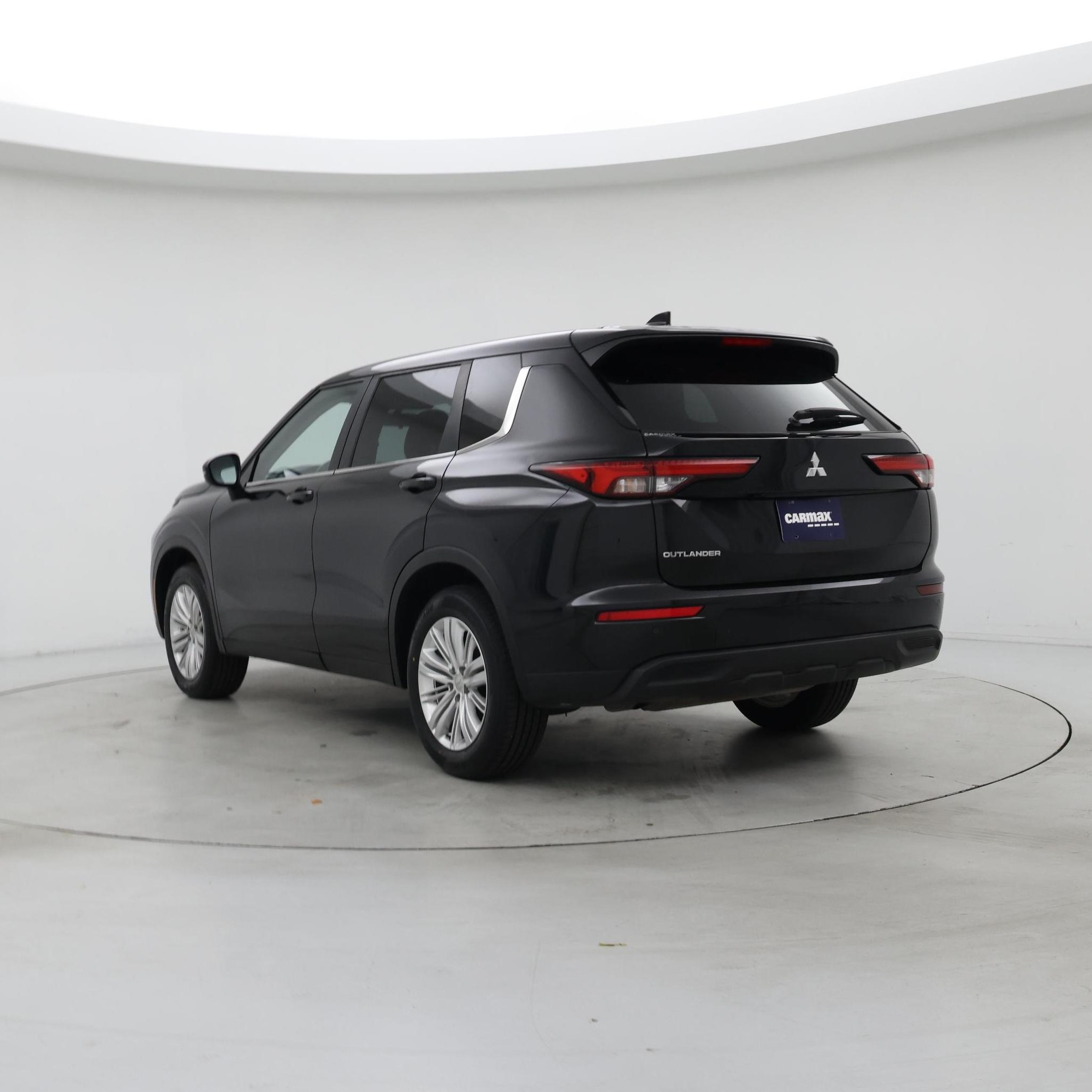 Thumbnail: 2023 Mitsubishi Outlander - 2