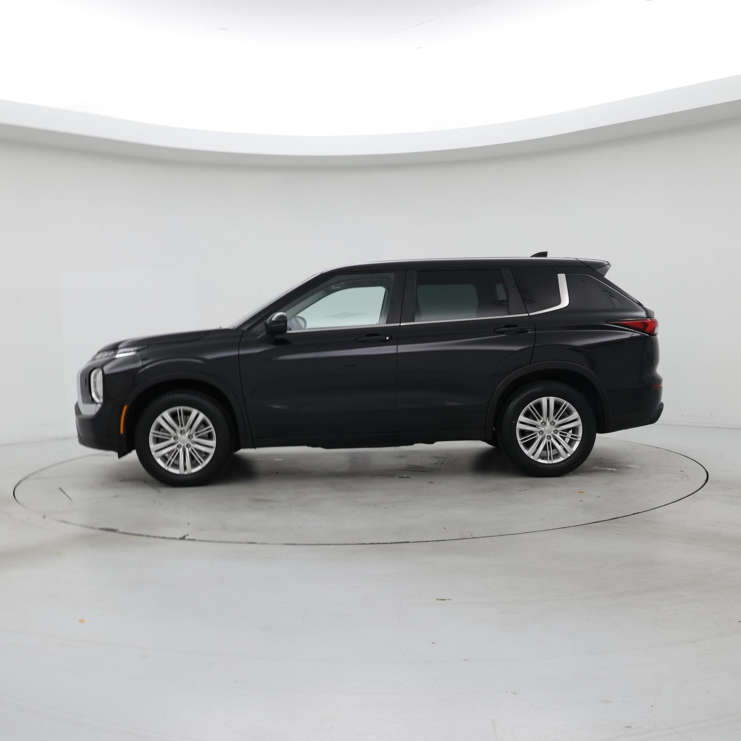 Thumbnail: 2023 Mitsubishi Outlander - 3
