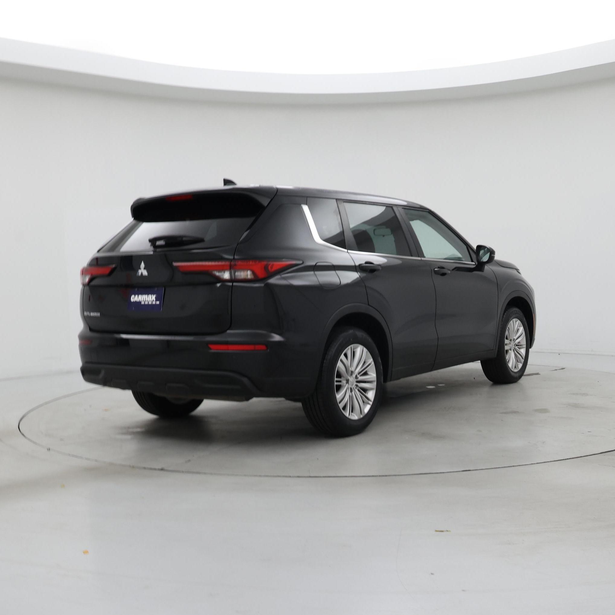 Thumbnail: 2023 Mitsubishi Outlander - 8