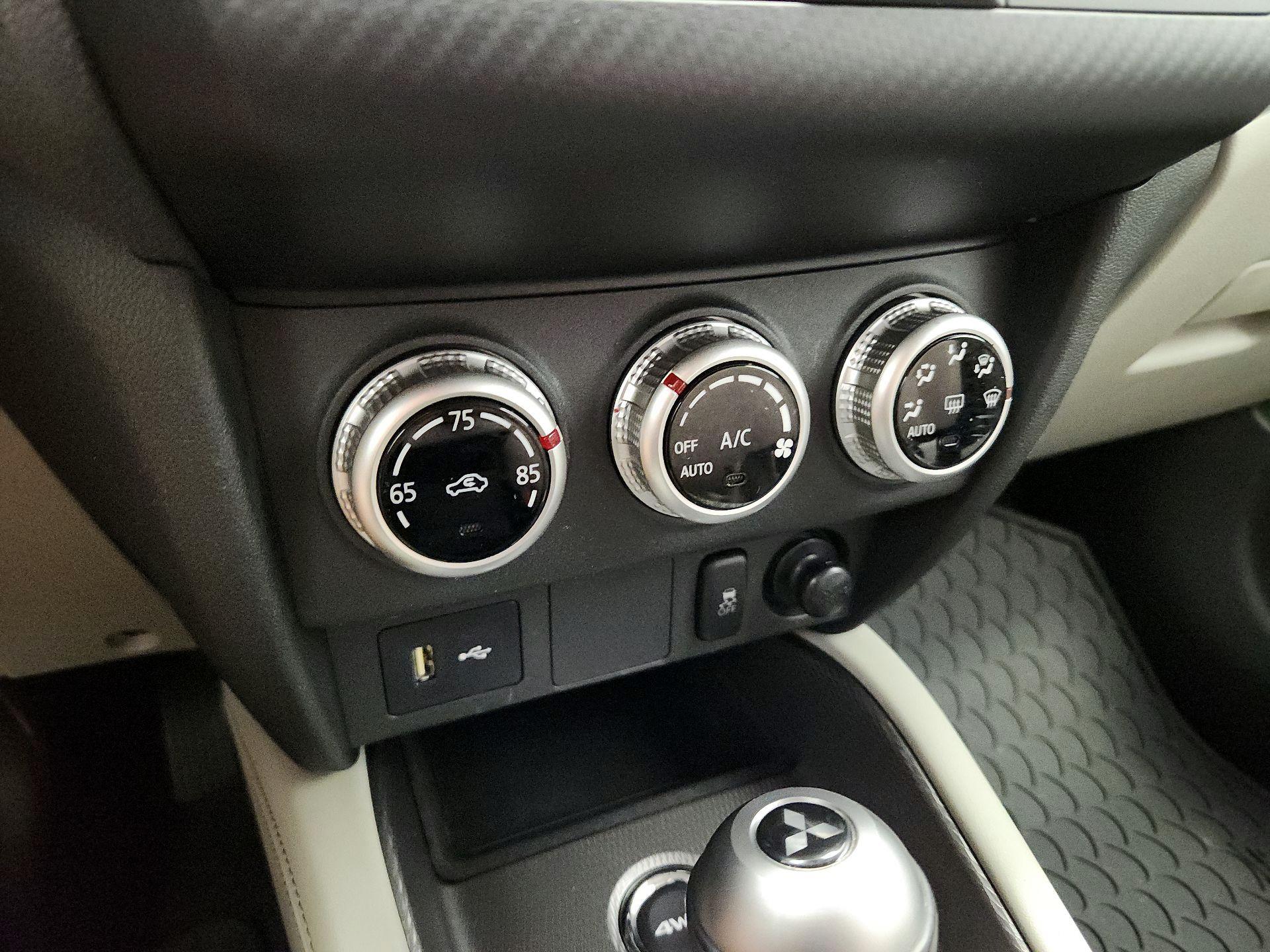 Thumbnail: 2021 Mitsubishi Outlander Sport - 14