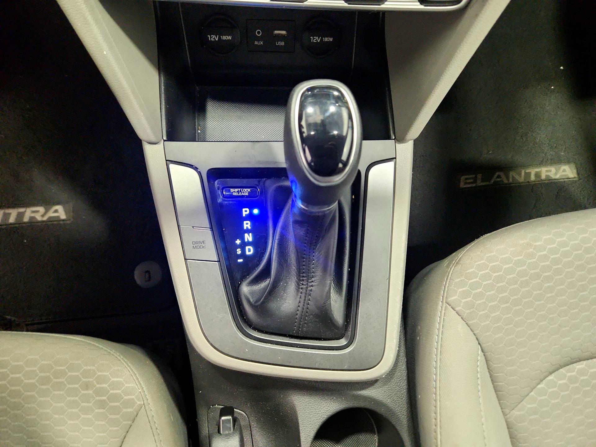 Thumbnail: 2020 Hyundai Elantra - 17