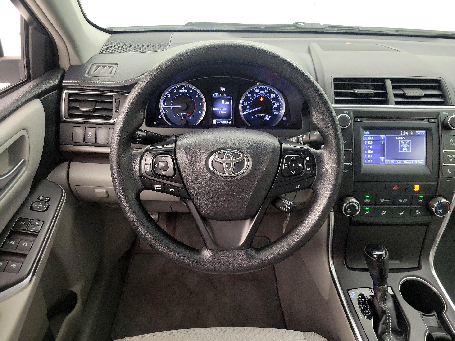 Thumbnail: 2016 Toyota Camry - 10