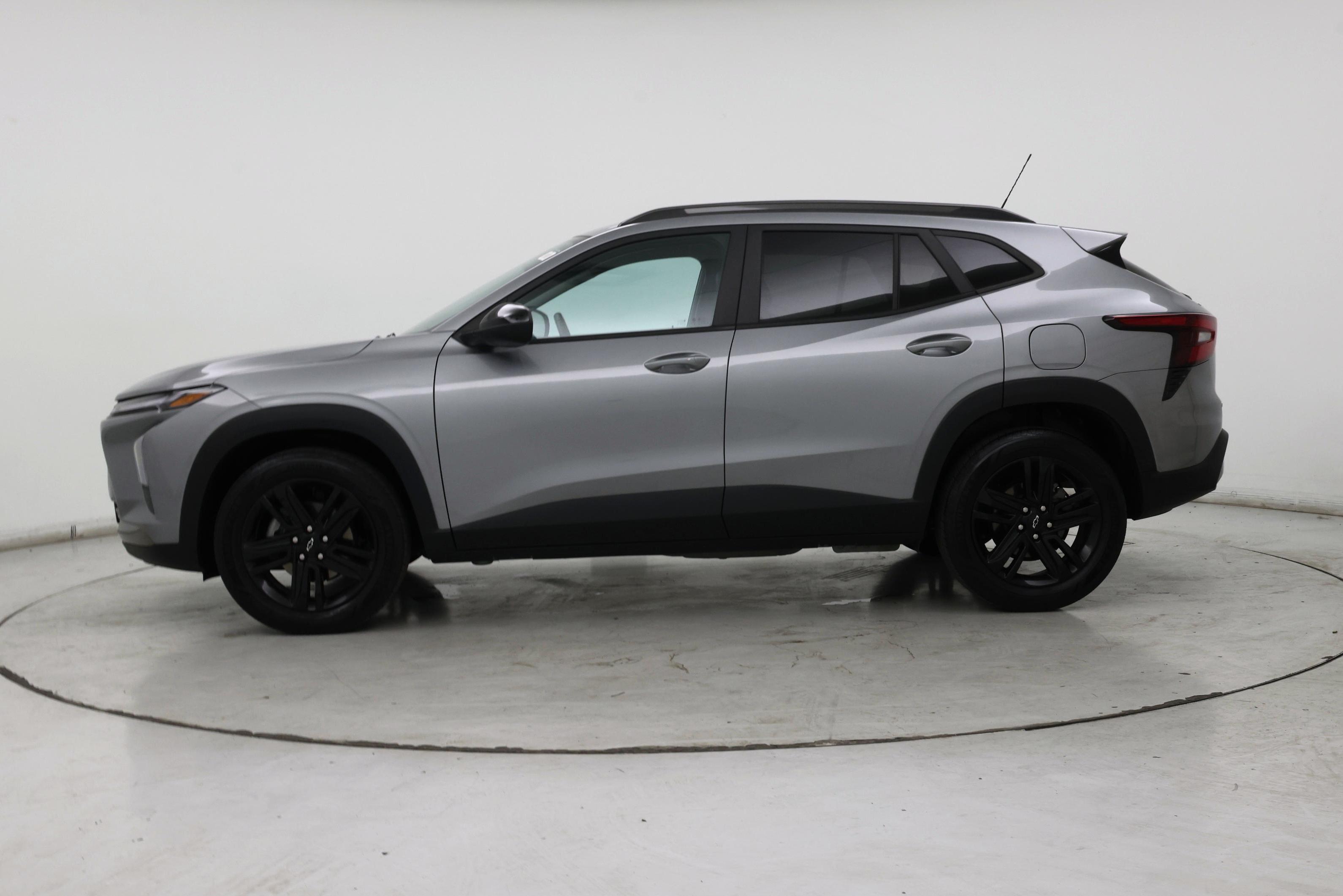 Thumbnail: 2024 Chevrolet Trax - 3