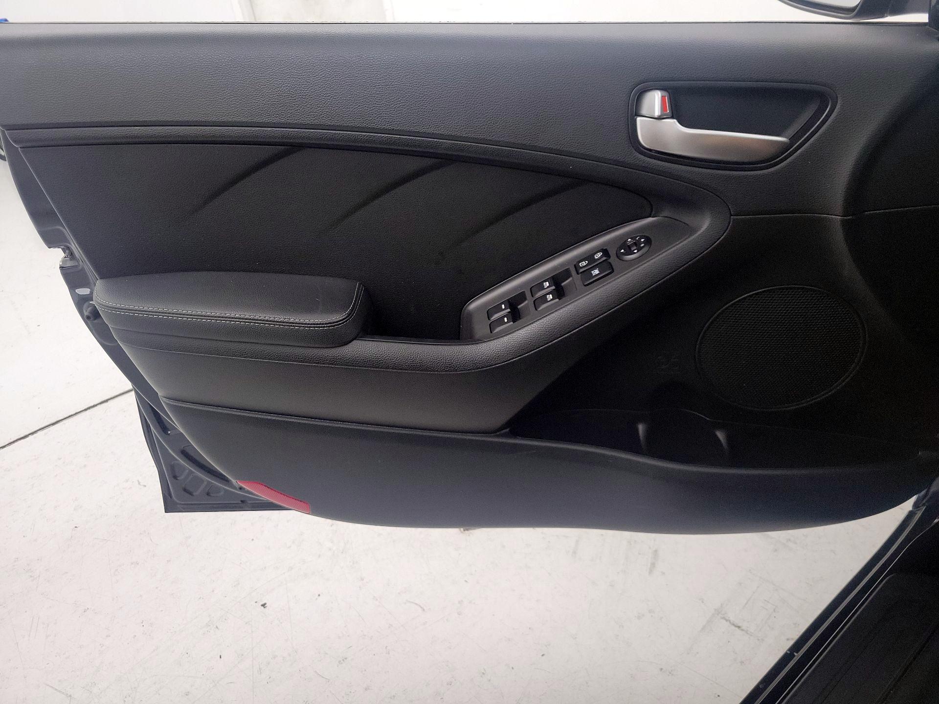 Thumbnail: 2017 Kia Forte - 12