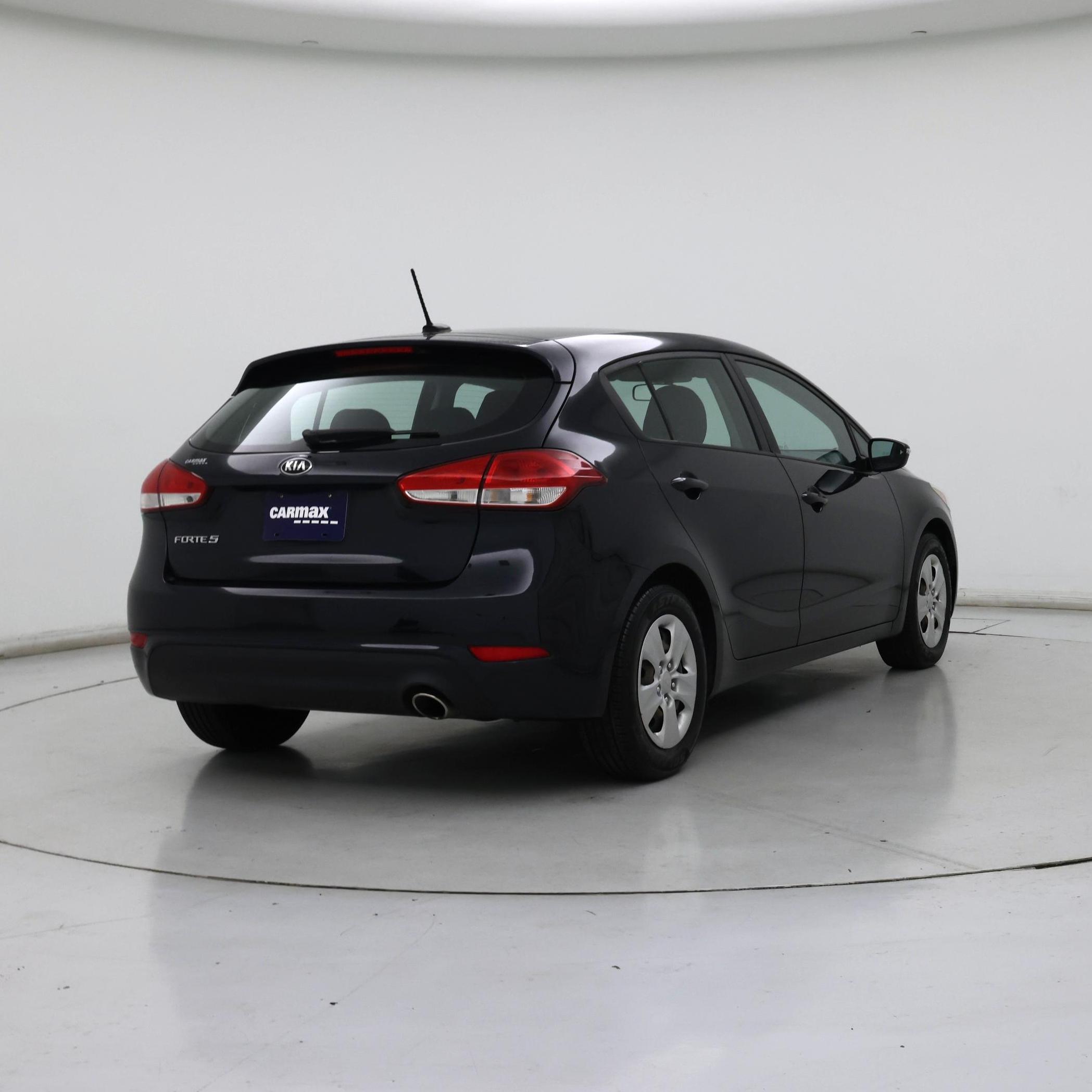 Thumbnail: 2017 Kia Forte - 8