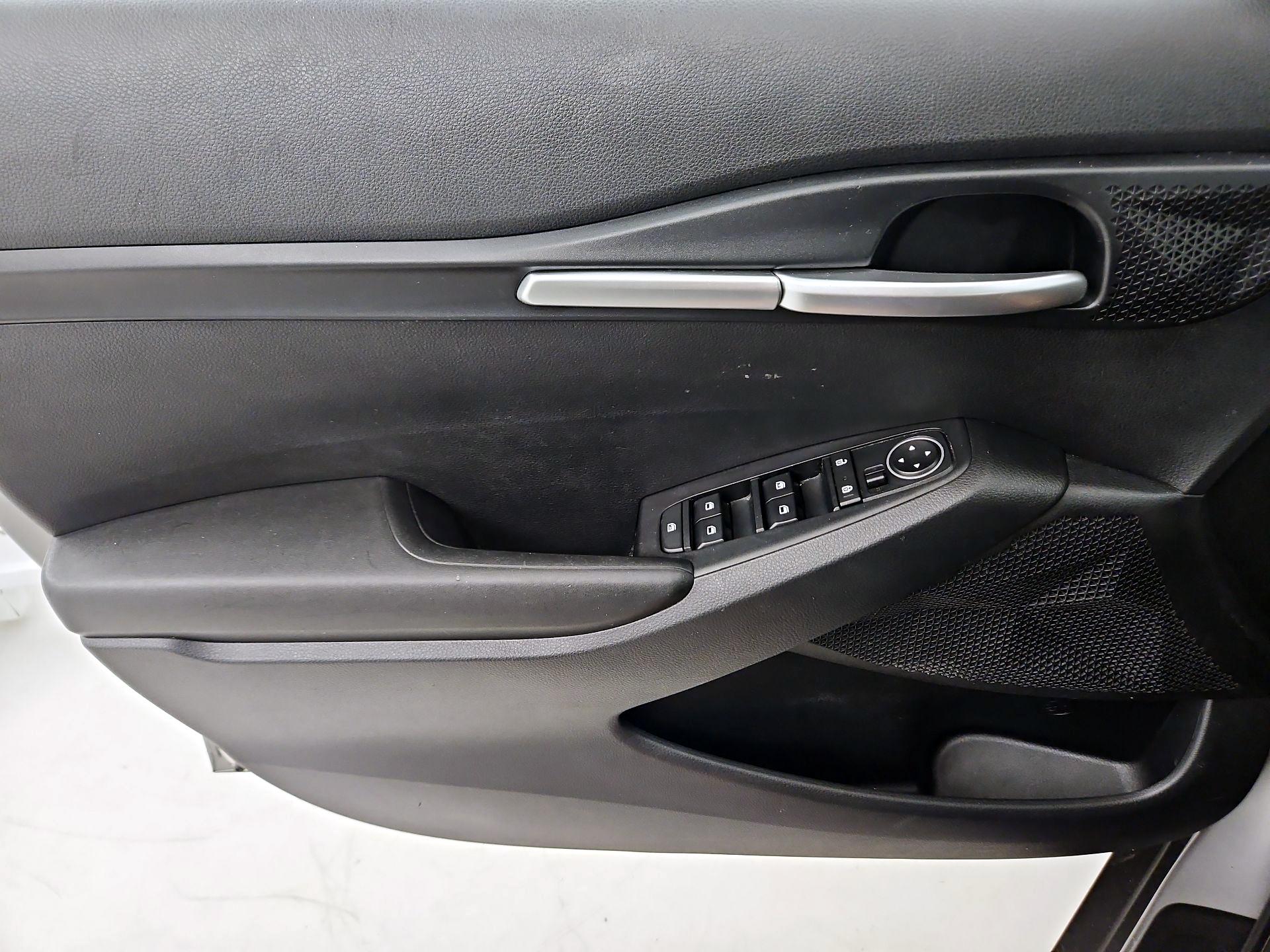 Thumbnail: 2023 Kia Seltos - 12