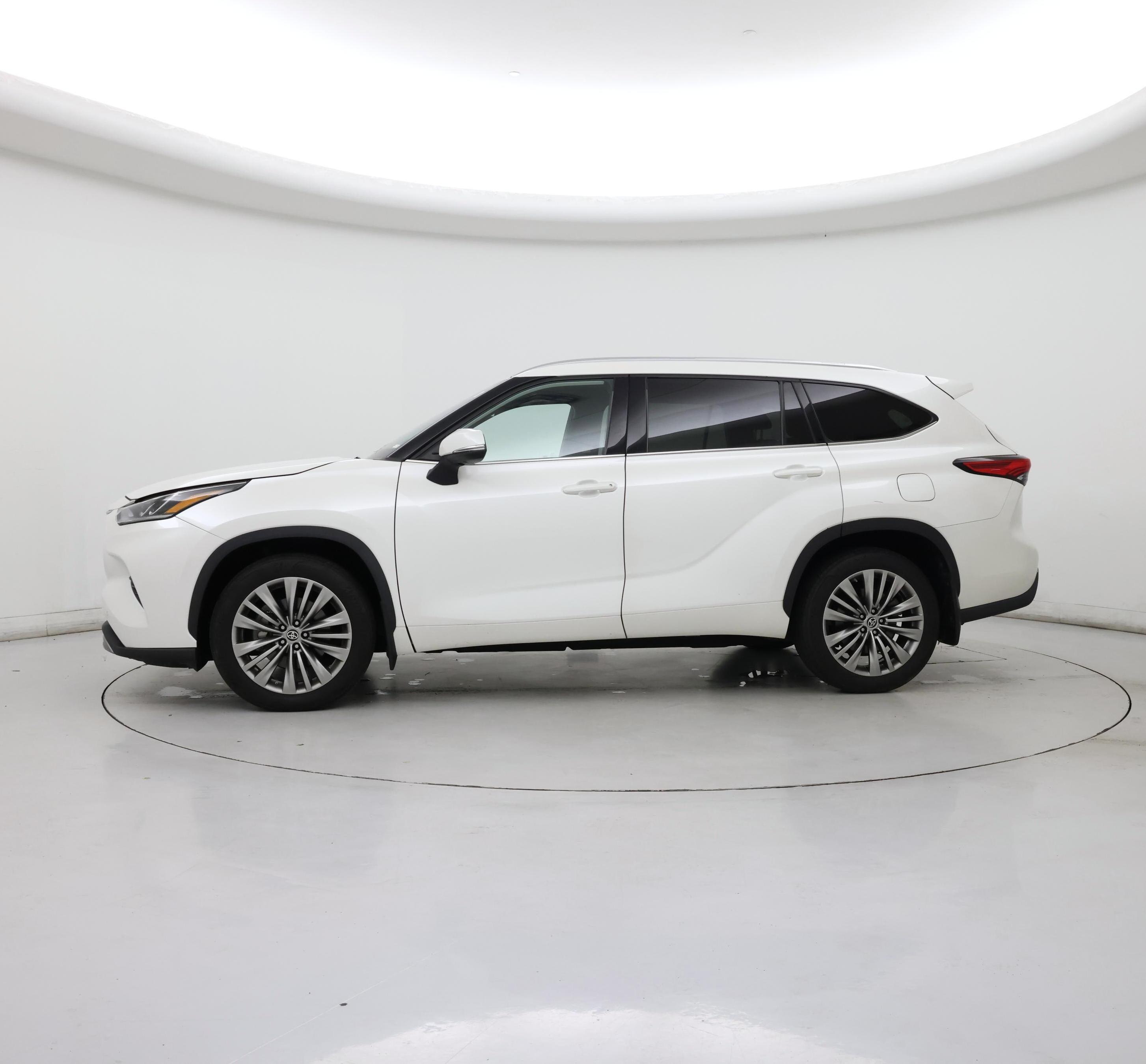 Thumbnail: 2020 Toyota Highlander - 3
