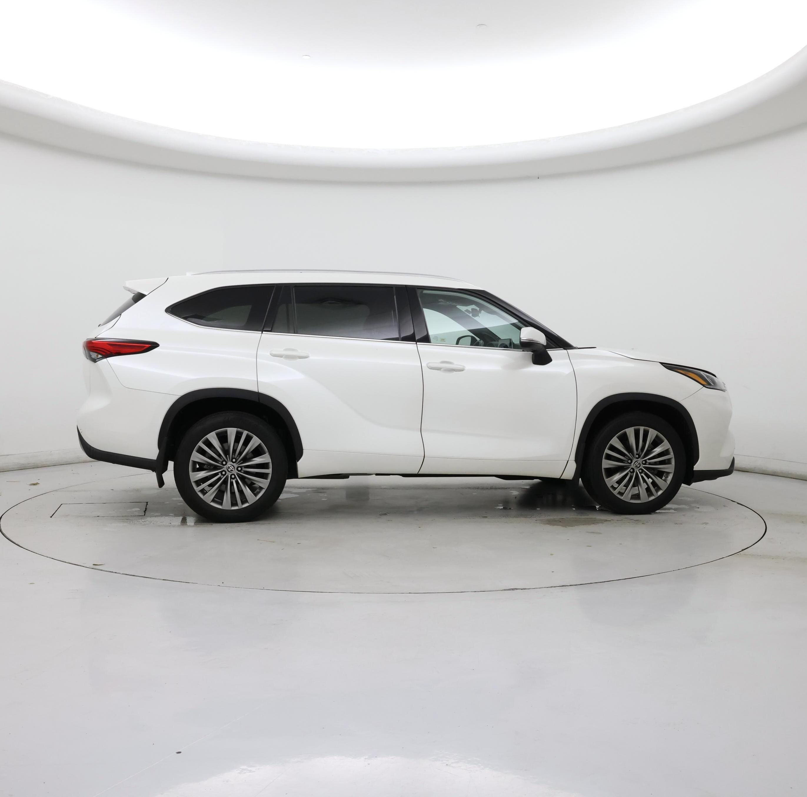 Thumbnail: 2020 Toyota Highlander - 7