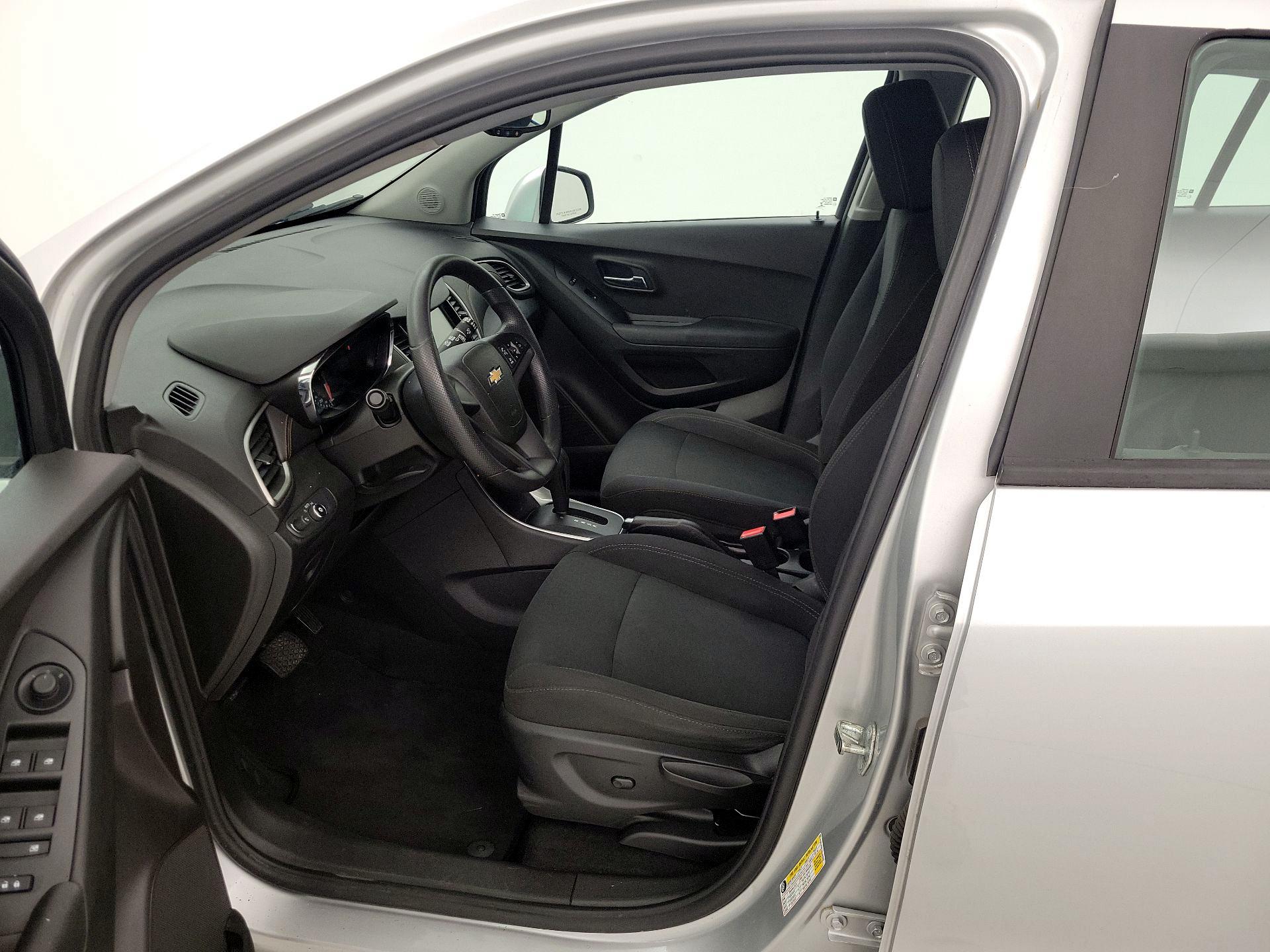 Thumbnail: 2017 Chevrolet Trax - 11