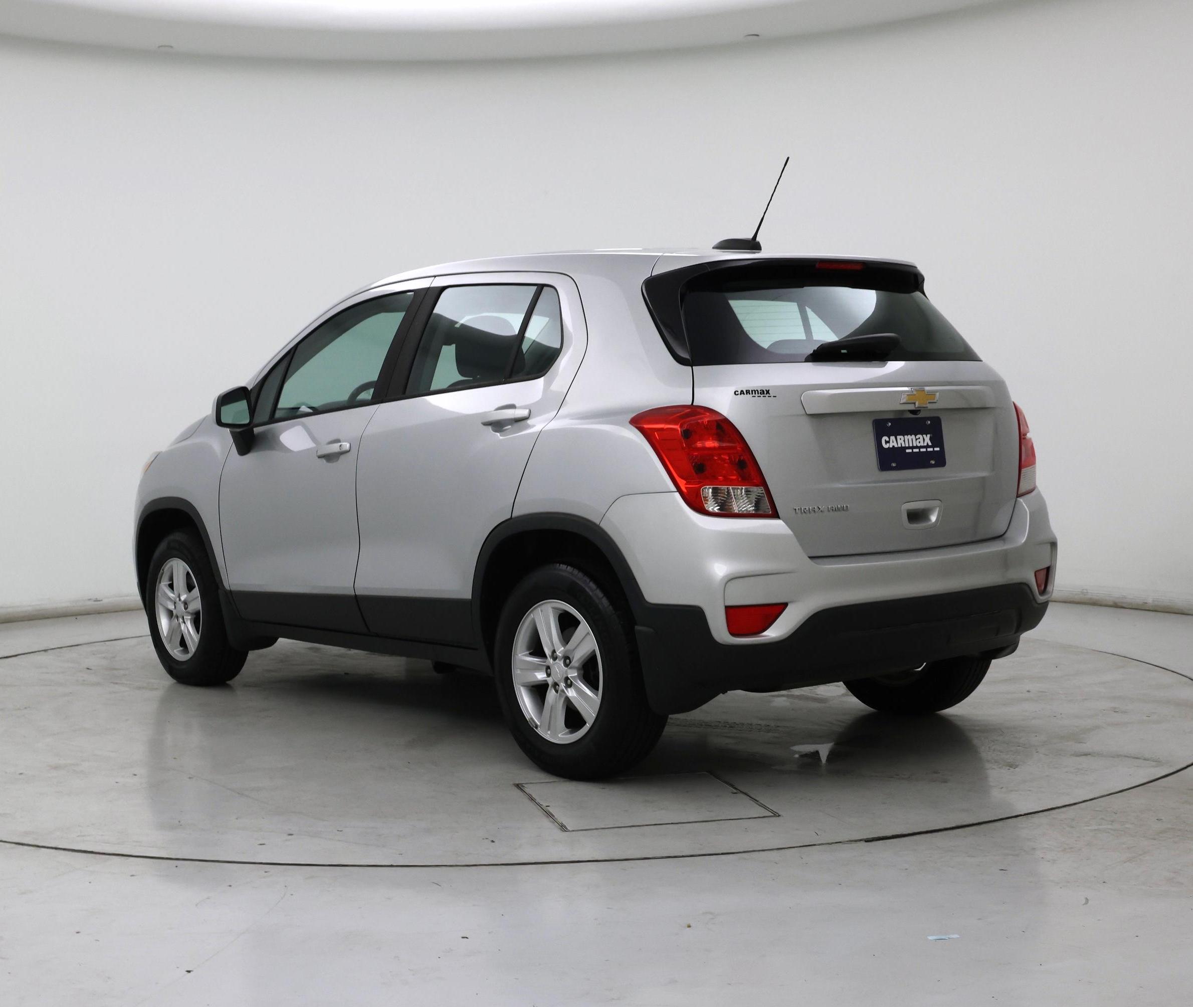 Thumbnail: 2017 Chevrolet Trax - 2