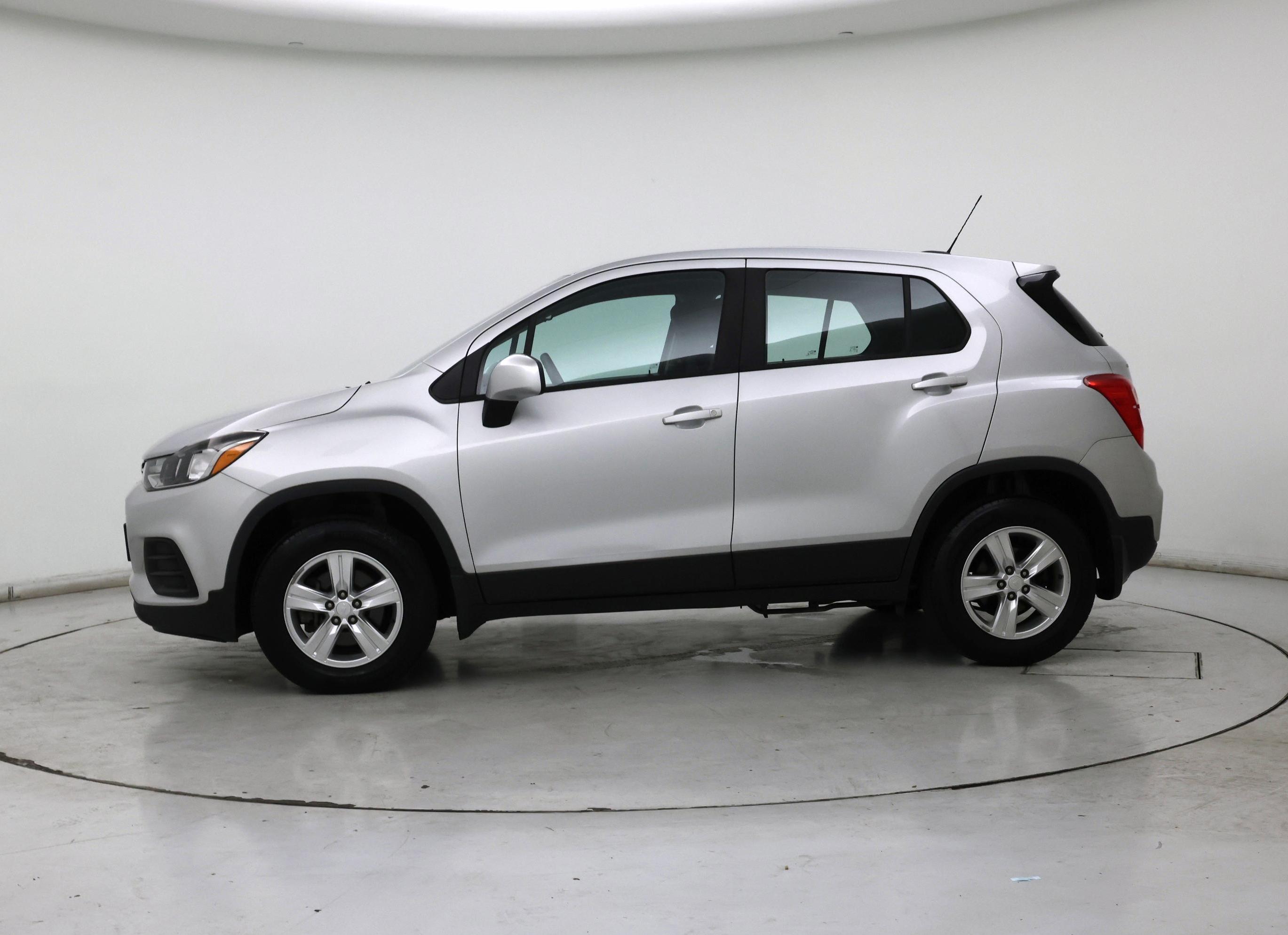 Thumbnail: 2017 Chevrolet Trax - 3
