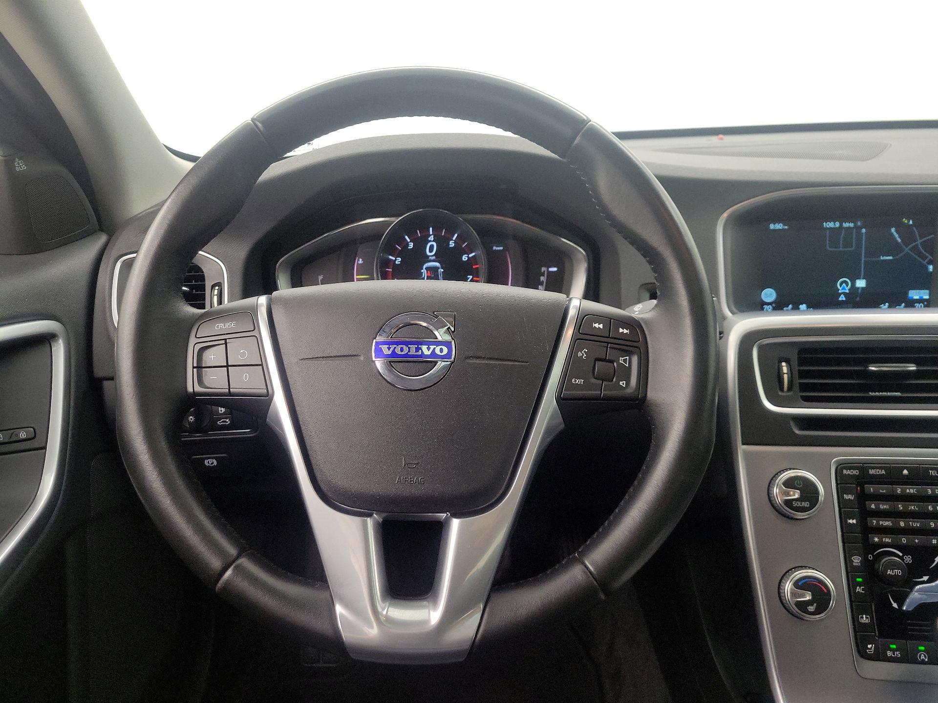 Thumbnail: 2017 Volvo S60 - 10