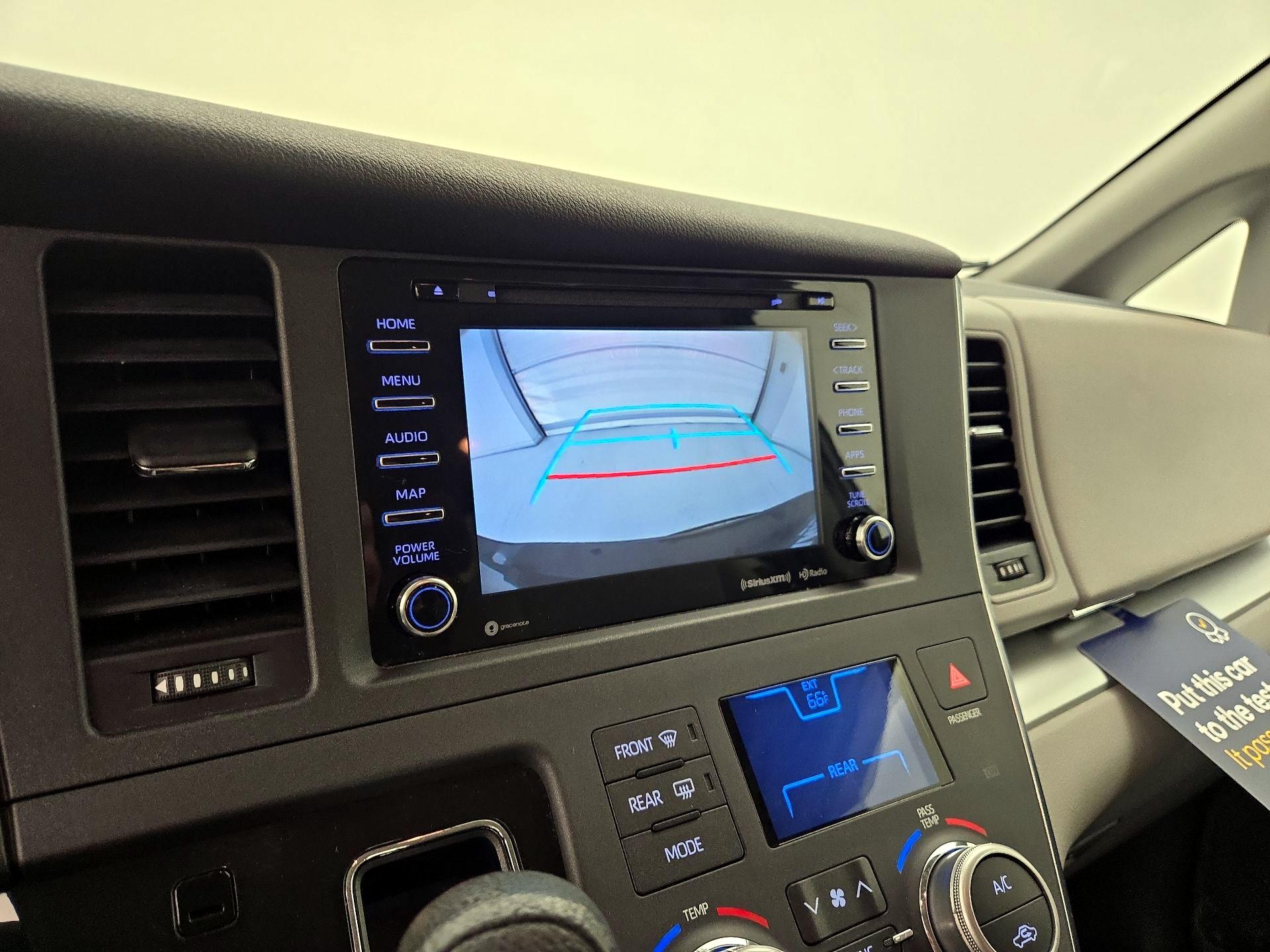 Thumbnail: 2019 Toyota Sienna - 14