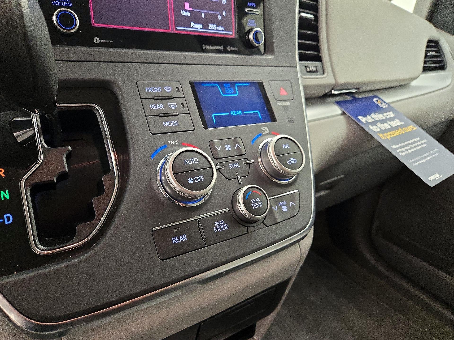 Thumbnail: 2019 Toyota Sienna - 16