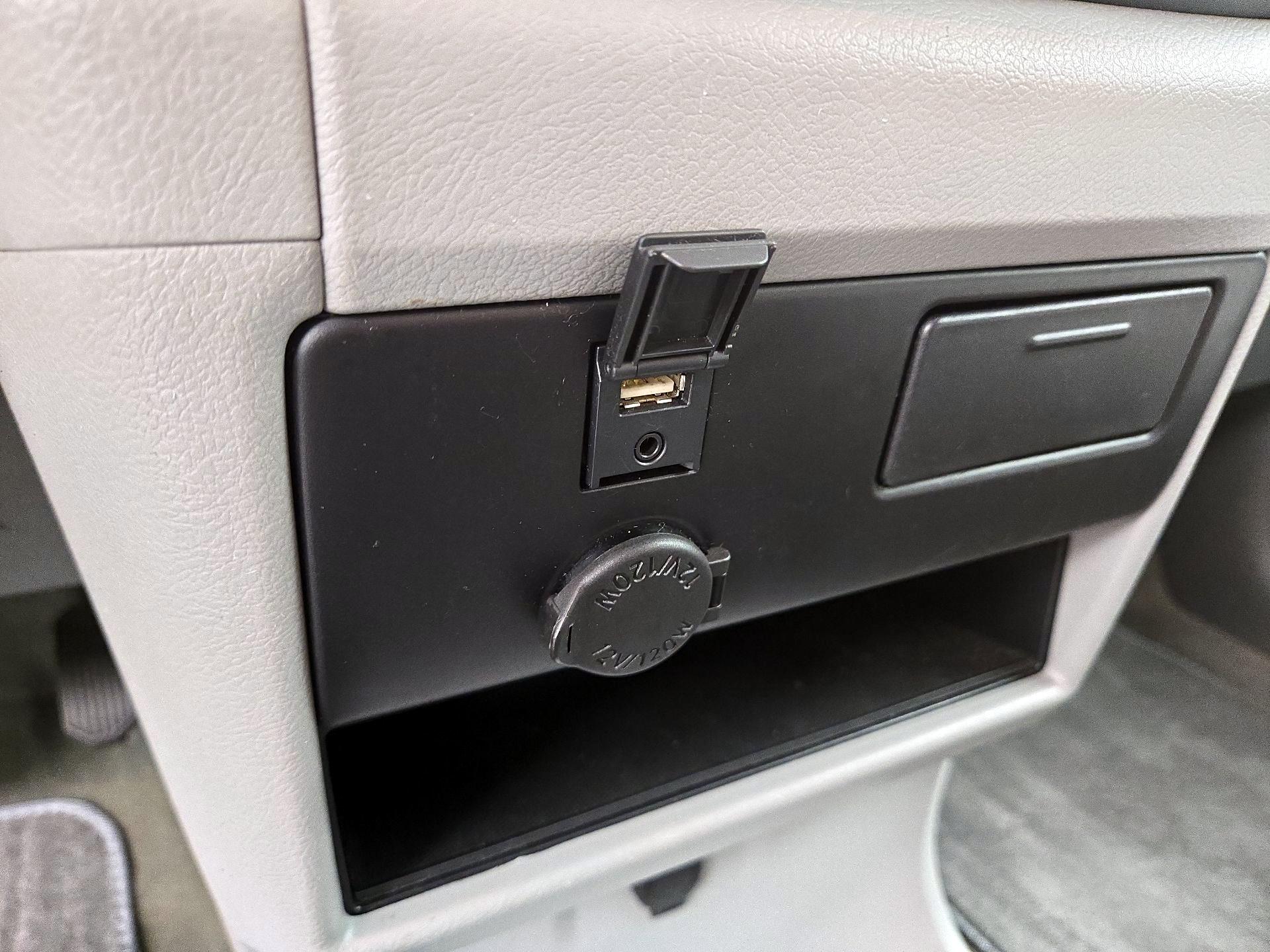 Thumbnail: 2019 Toyota Sienna - 18