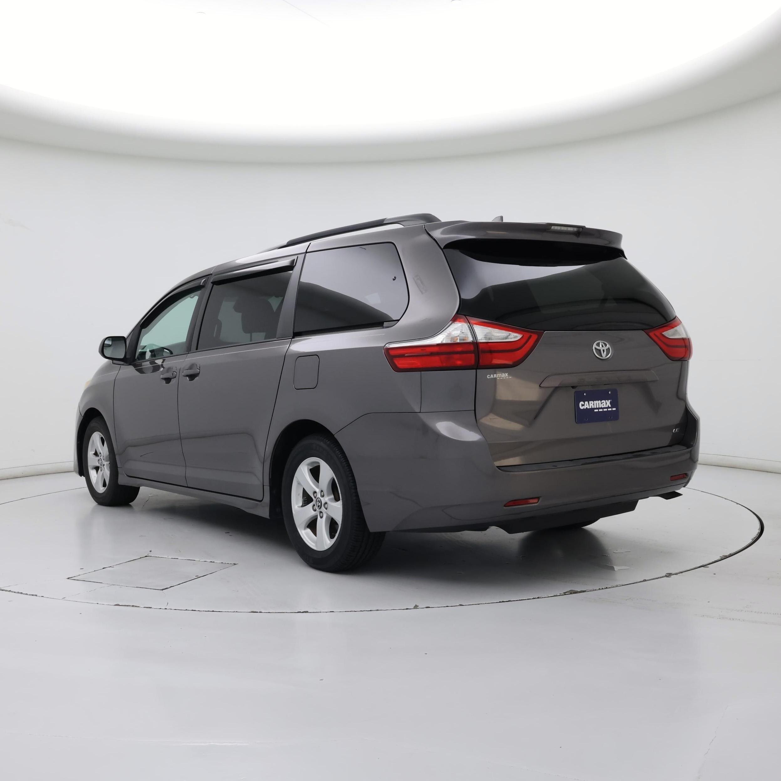 Thumbnail: 2019 Toyota Sienna - 2
