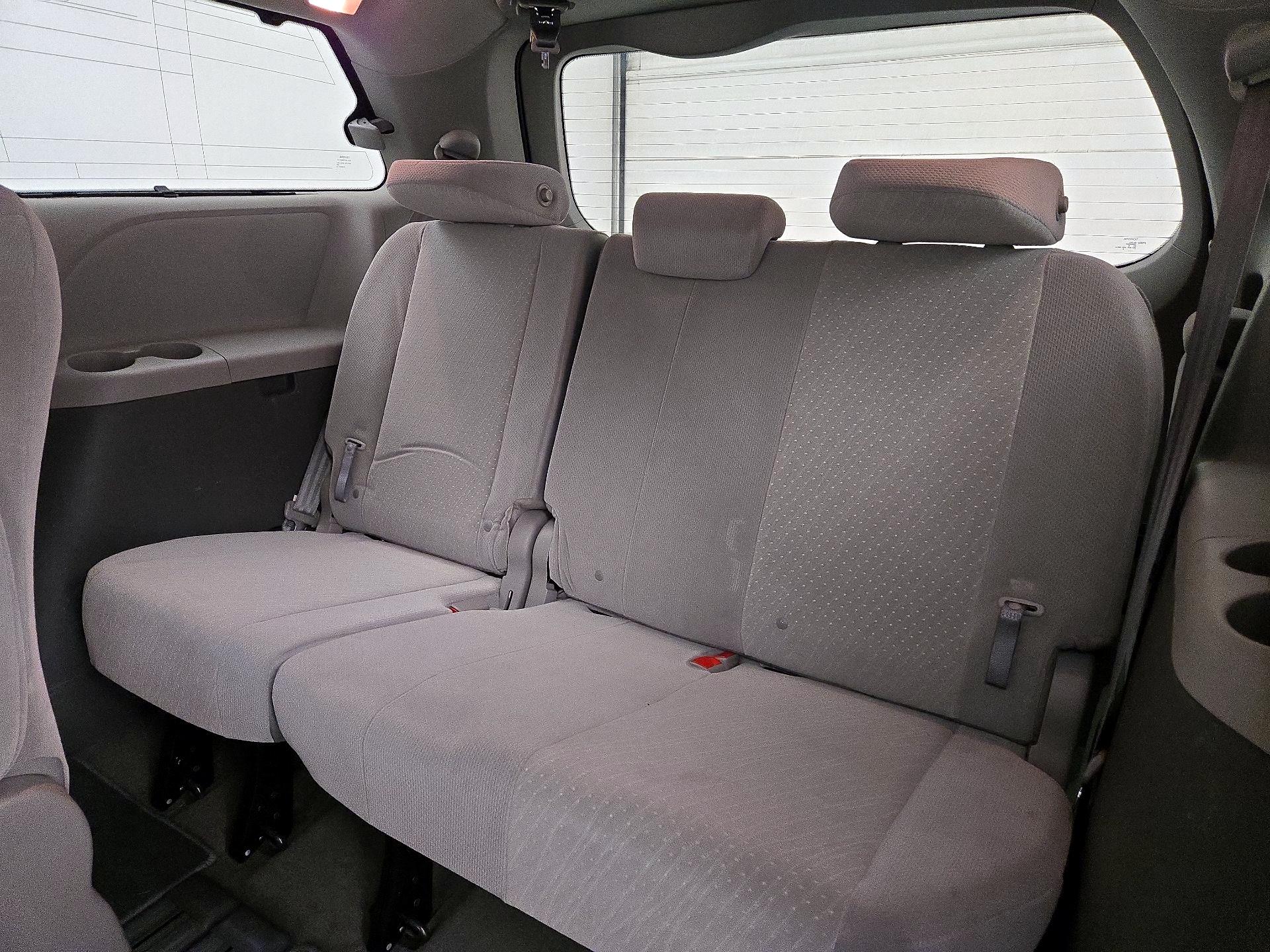 Thumbnail: 2019 Toyota Sienna - 20