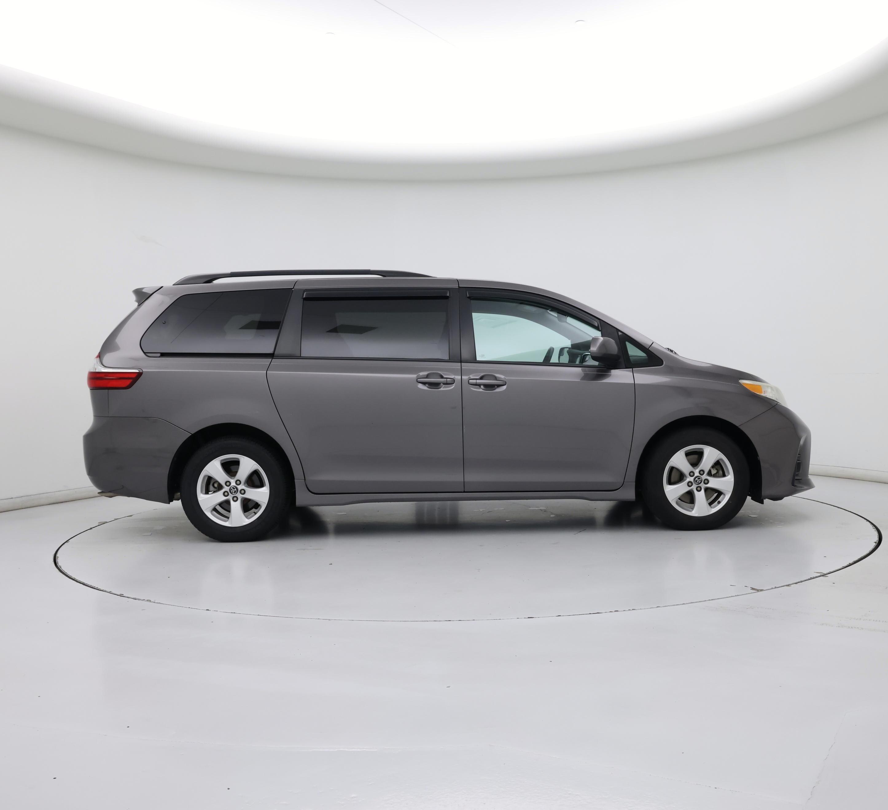 Thumbnail: 2019 Toyota Sienna - 7
