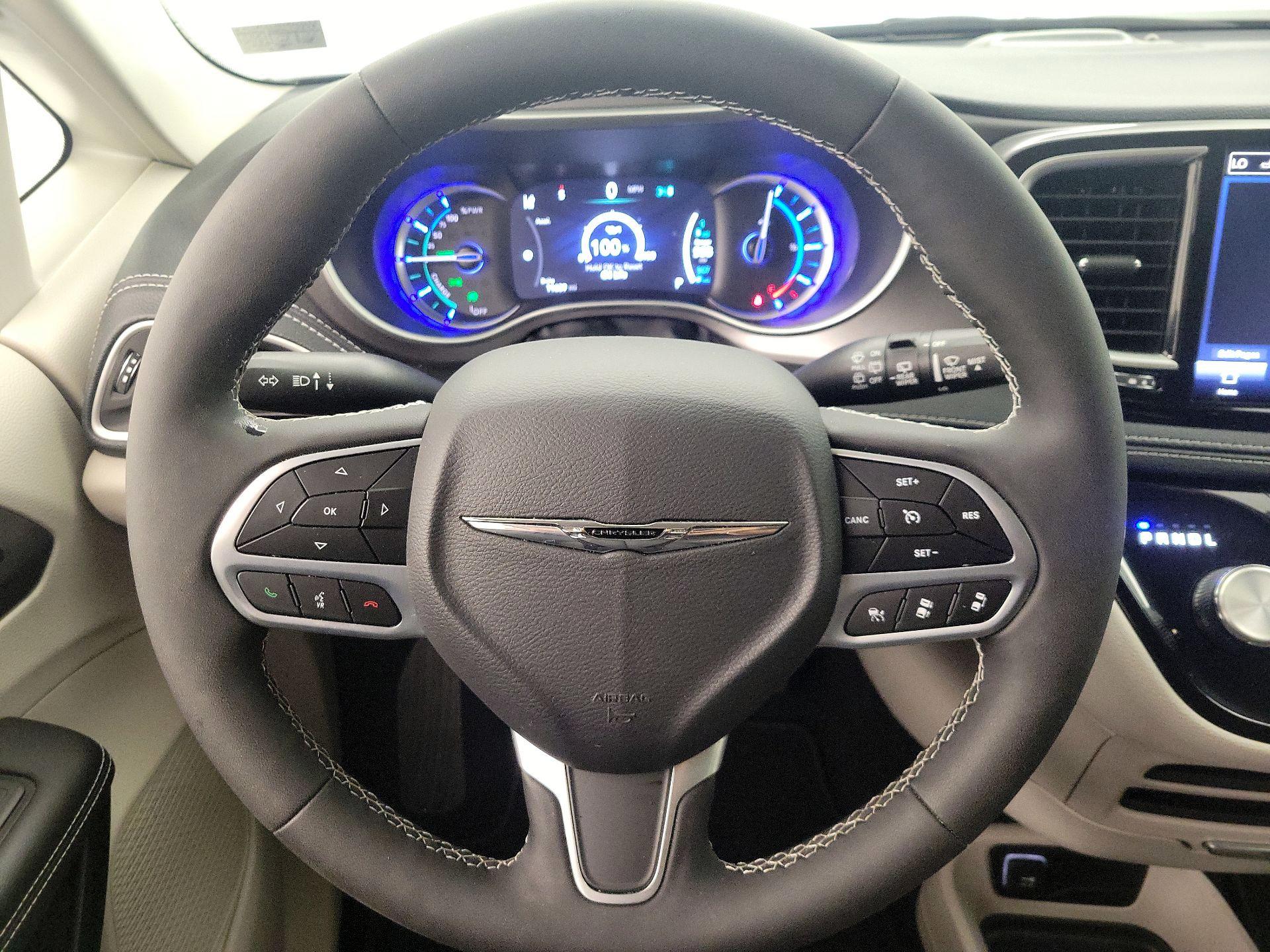 Thumbnail: 2023 Chrysler Pacifica - 10