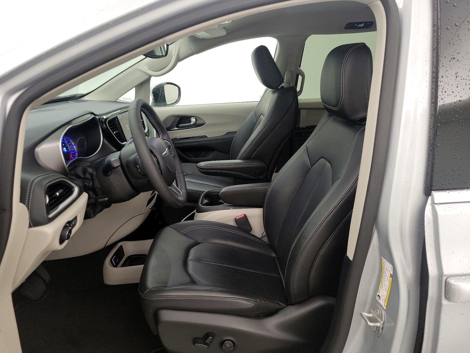 Thumbnail: 2023 Chrysler Pacifica - 11