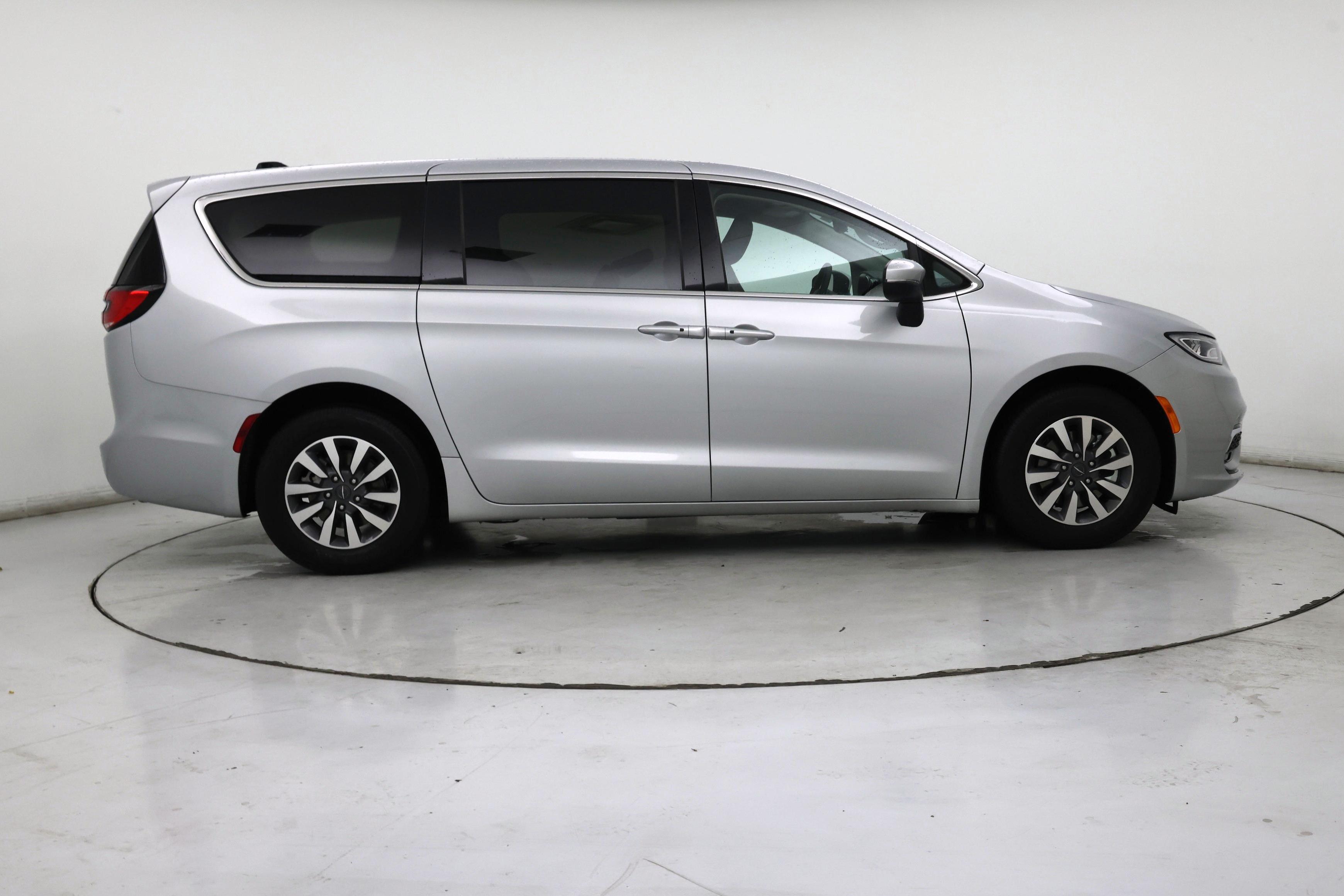 Thumbnail: 2023 Chrysler Pacifica - 7