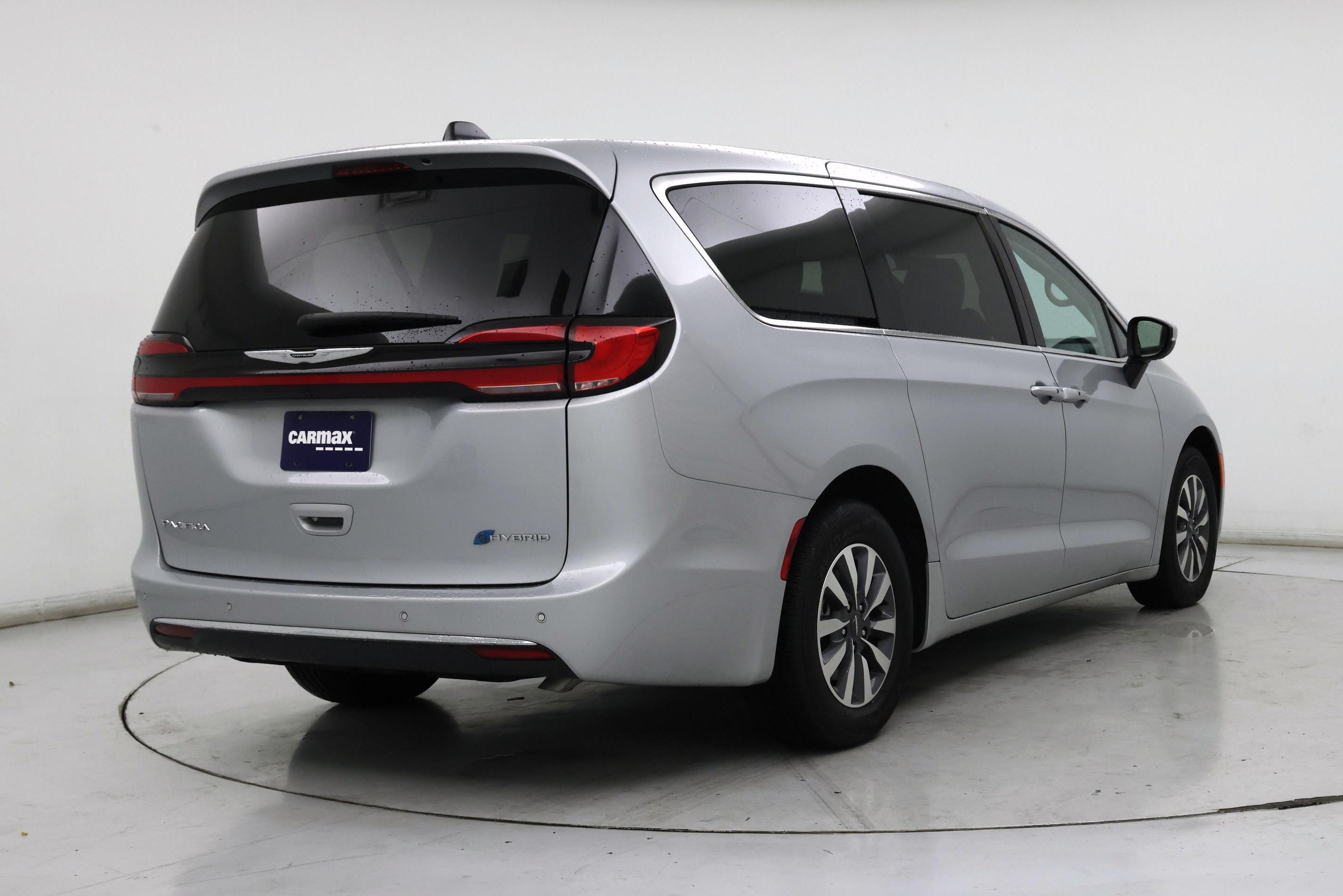 Thumbnail: 2023 Chrysler Pacifica - 8