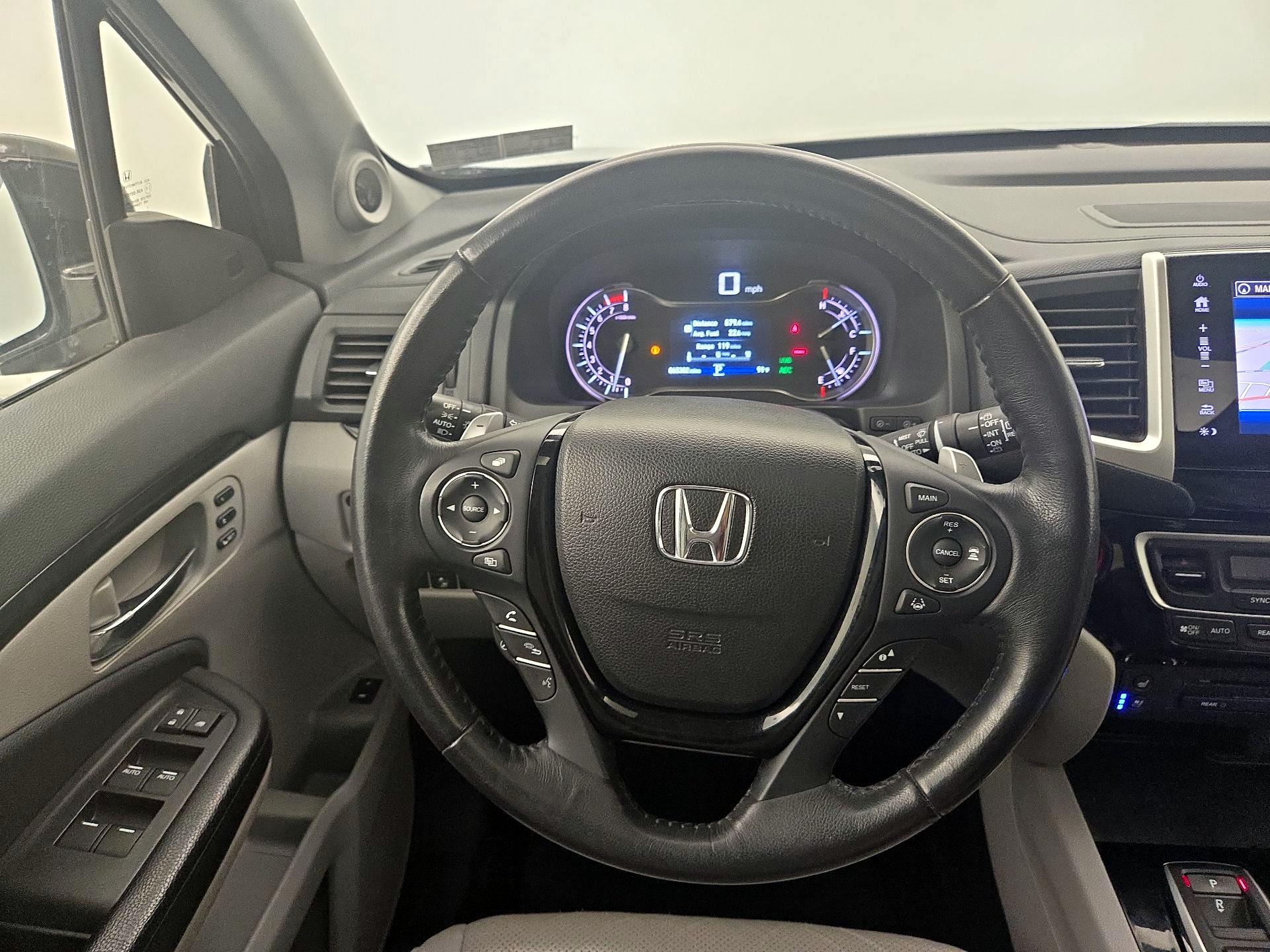 Thumbnail: 2017 Honda Pilot - 10