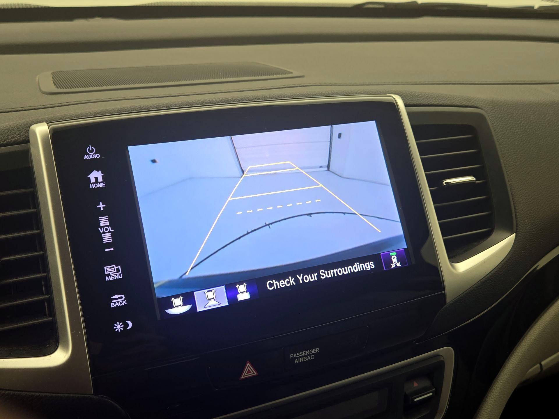 Thumbnail: 2017 Honda Pilot - 14
