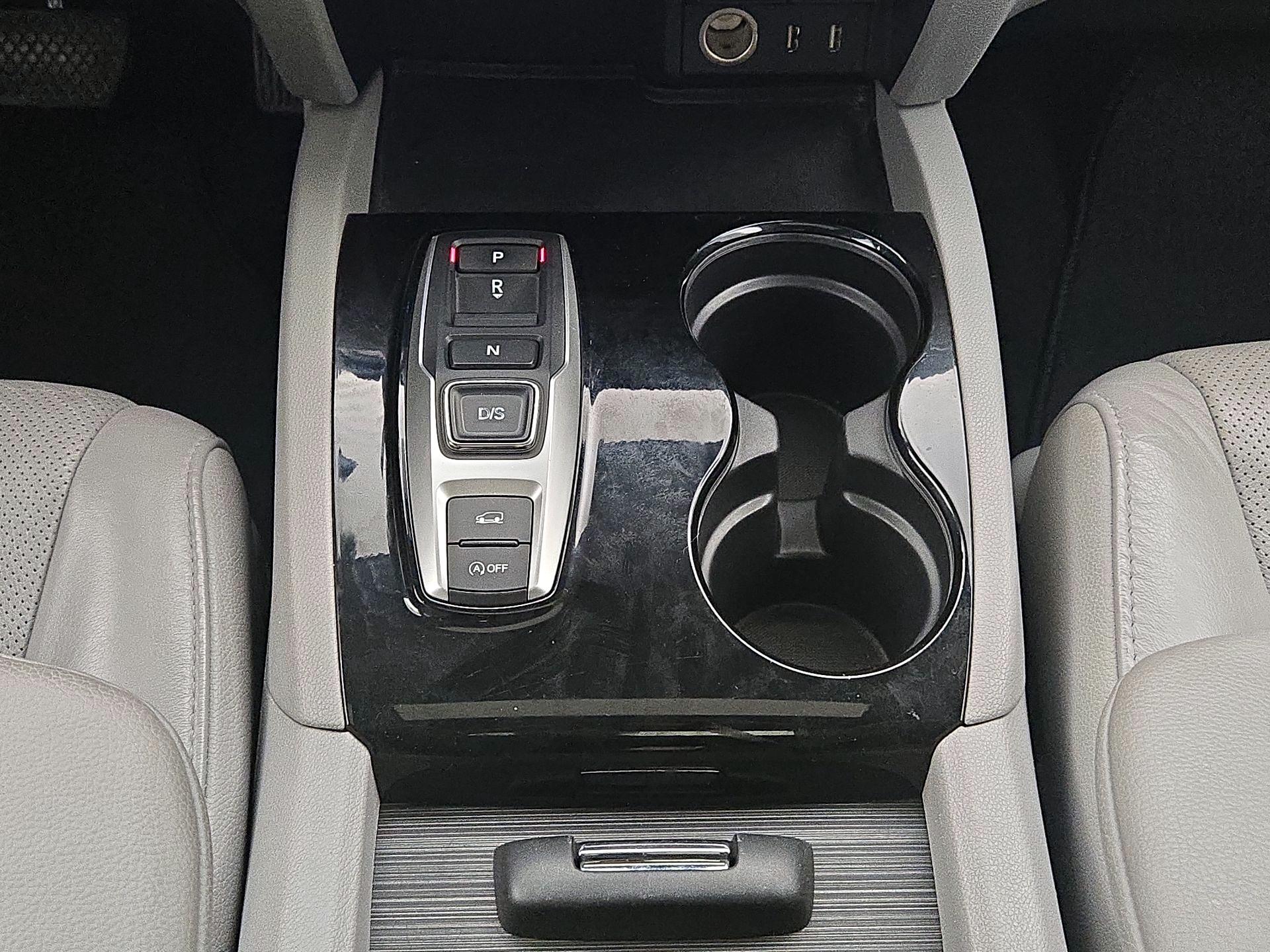 Thumbnail: 2017 Honda Pilot - 17