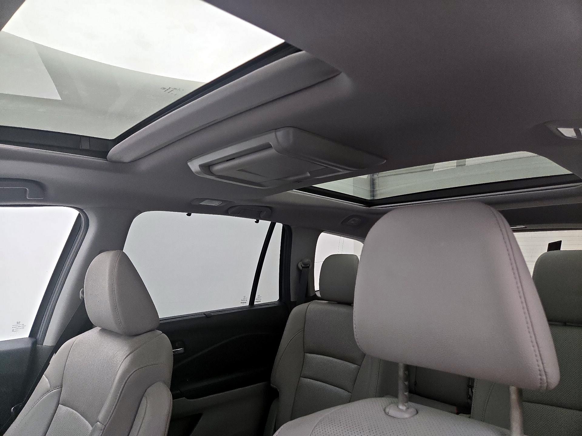 Thumbnail: 2017 Honda Pilot - 19