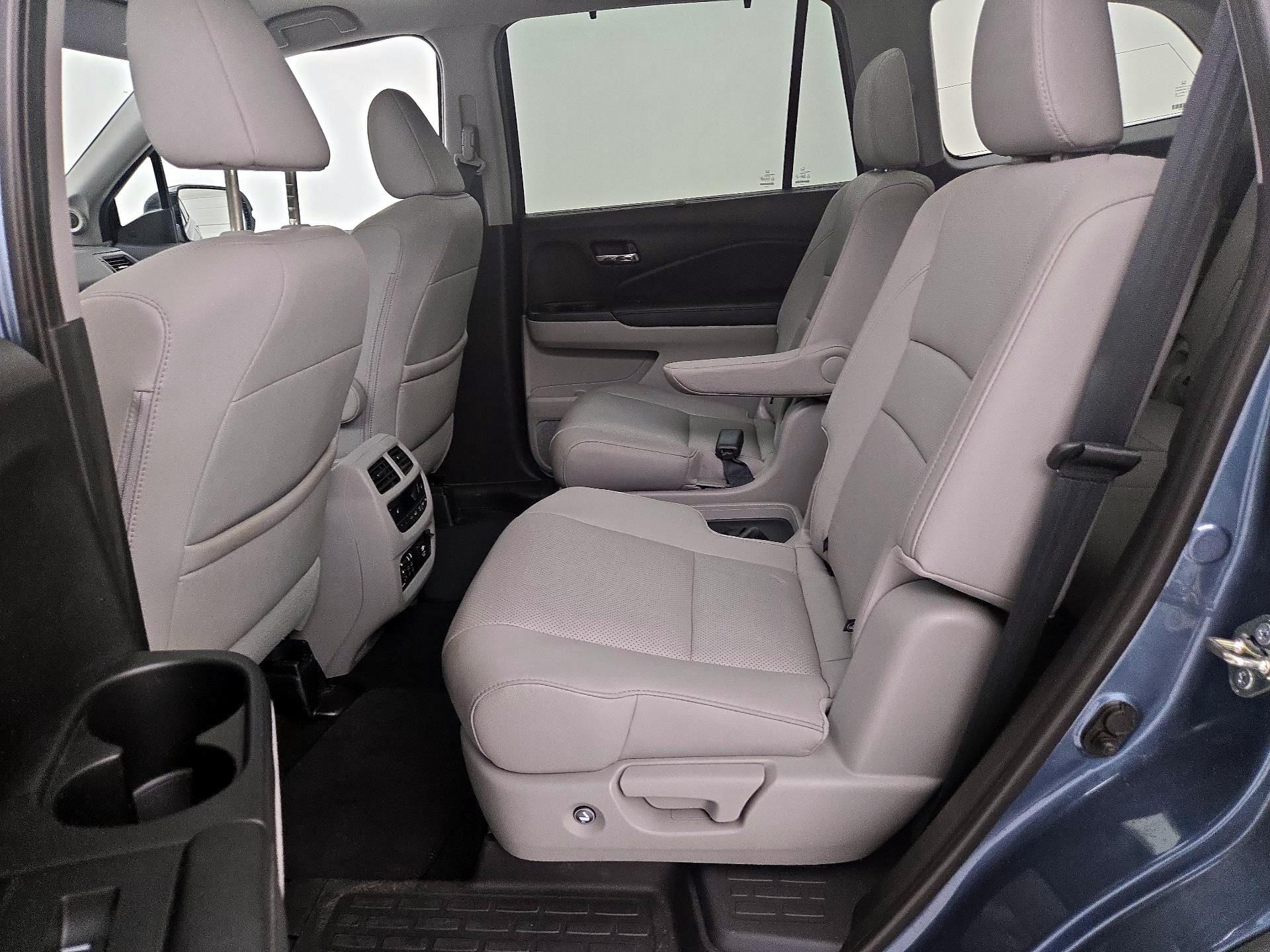 Thumbnail: 2017 Honda Pilot - 20