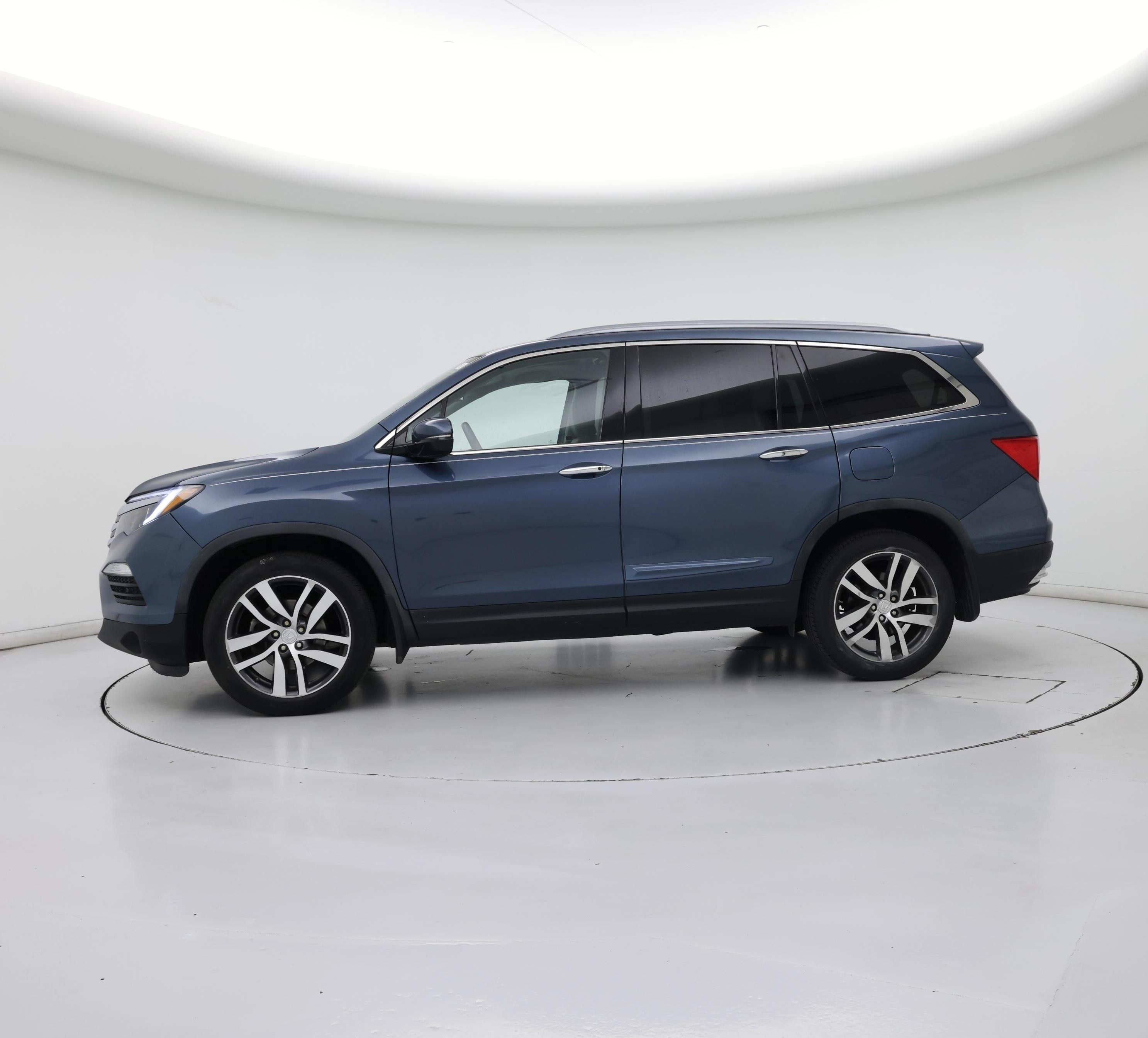 Thumbnail: 2017 Honda Pilot - 3