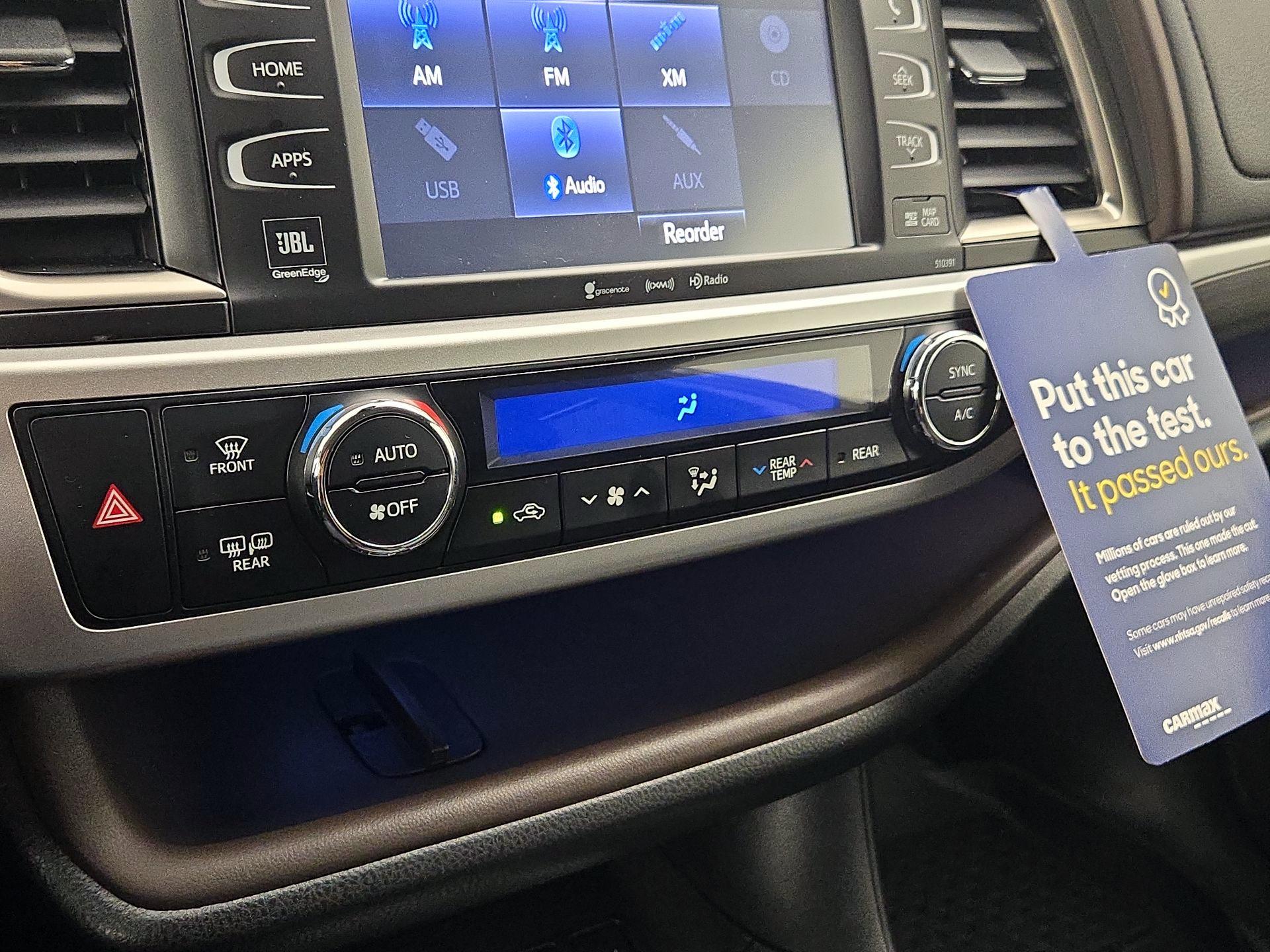 Thumbnail: 2019 Toyota Highlander - 17