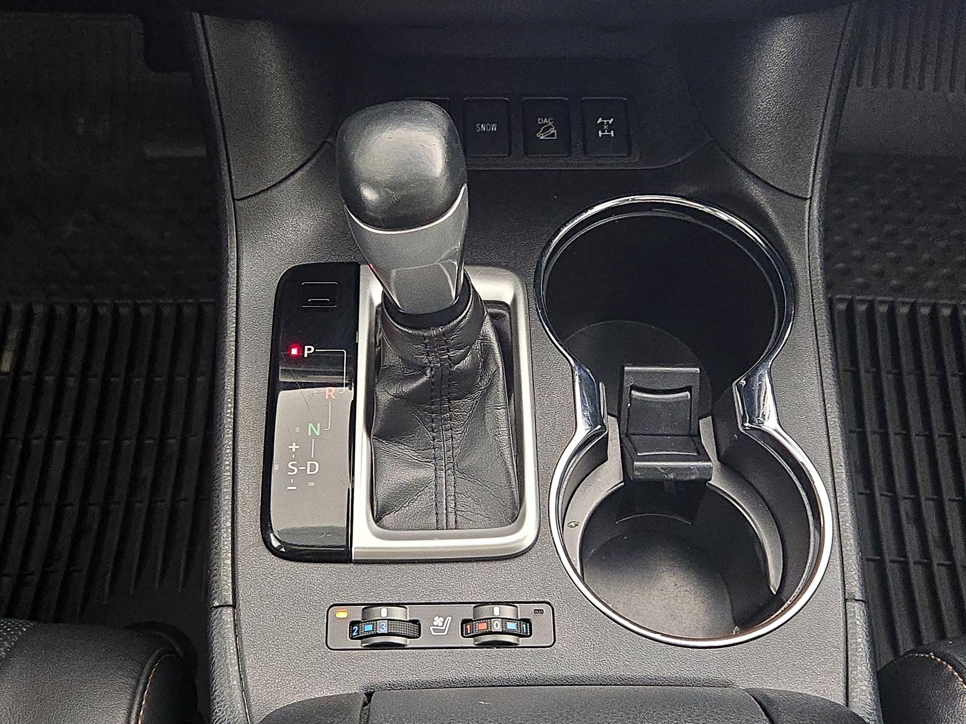 Thumbnail: 2019 Toyota Highlander - 18