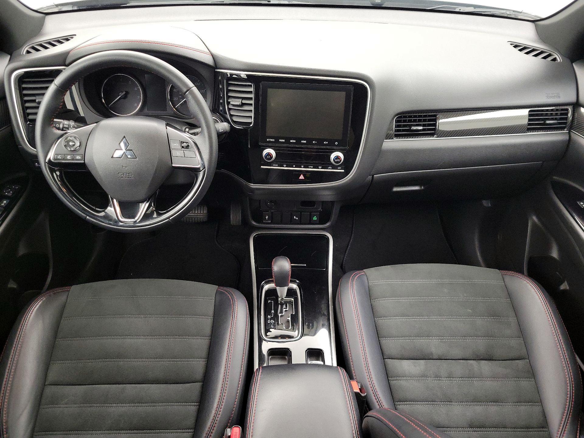 Thumbnail: 2020 Mitsubishi Outlander - 9