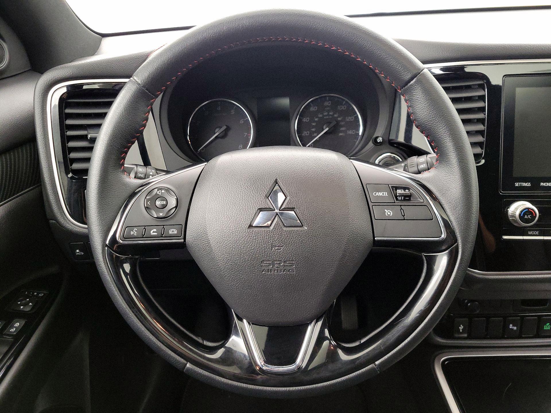 Thumbnail: 2020 Mitsubishi Outlander - 10