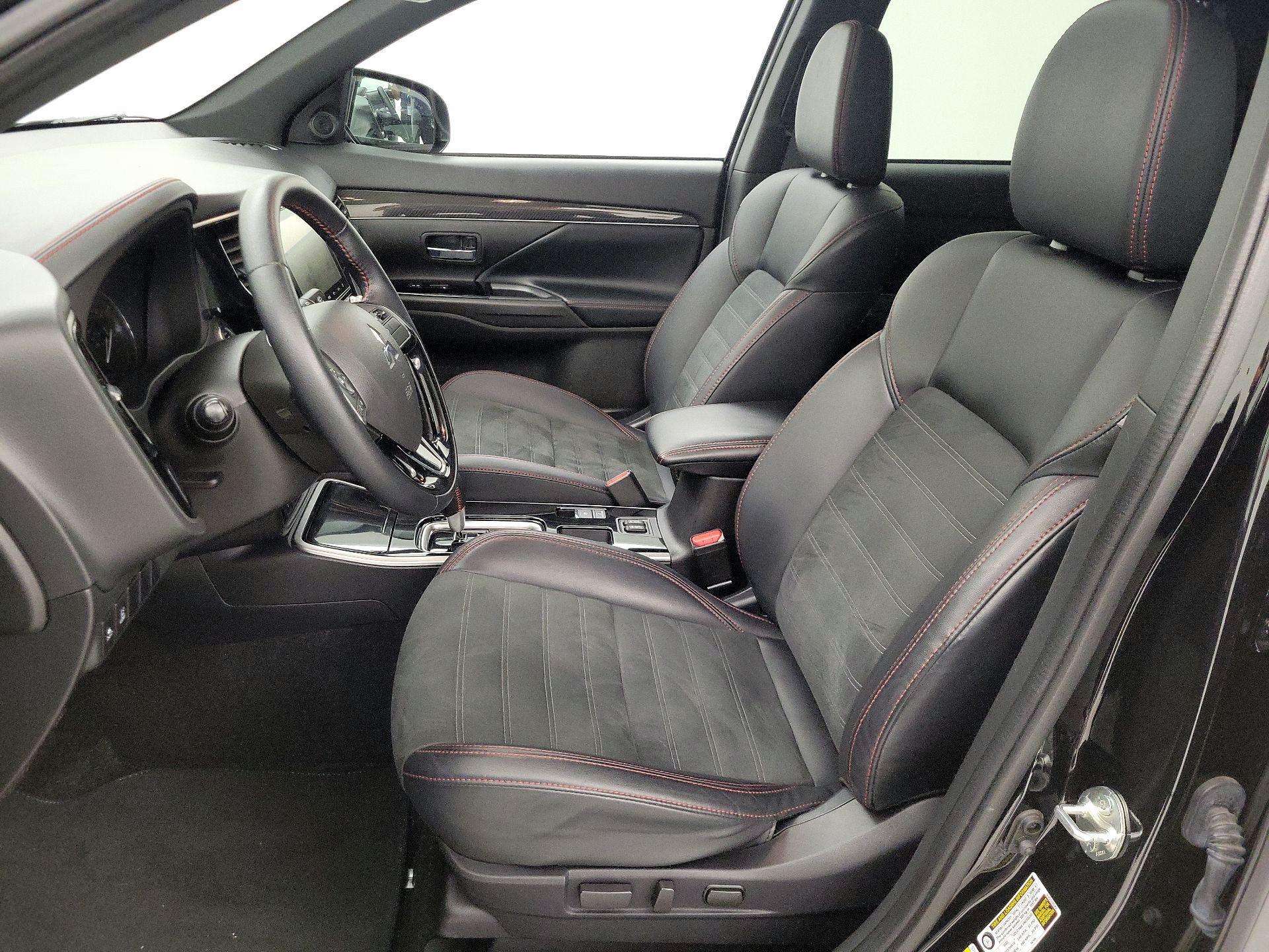 Thumbnail: 2020 Mitsubishi Outlander - 11