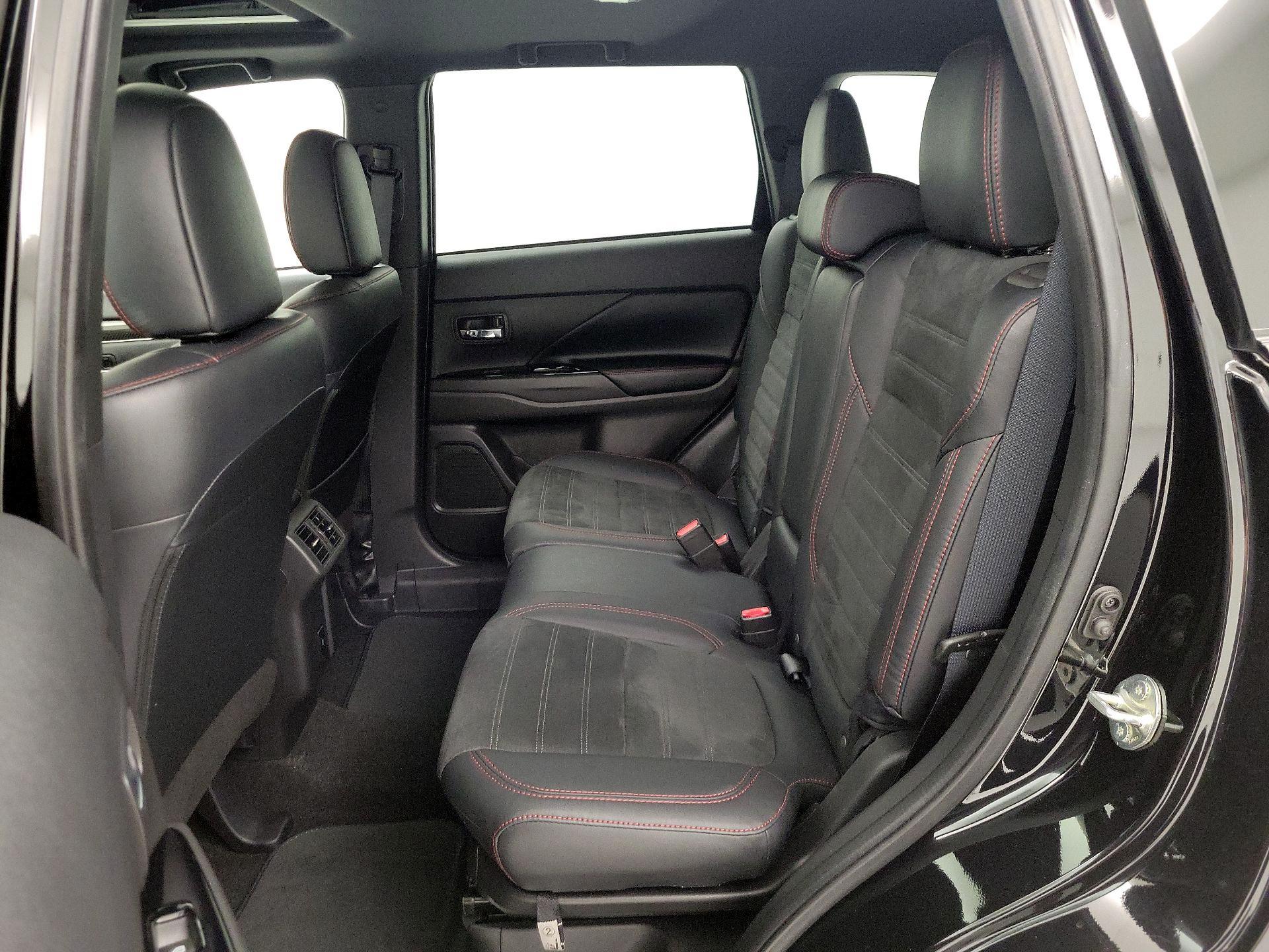 Thumbnail: 2020 Mitsubishi Outlander - 20
