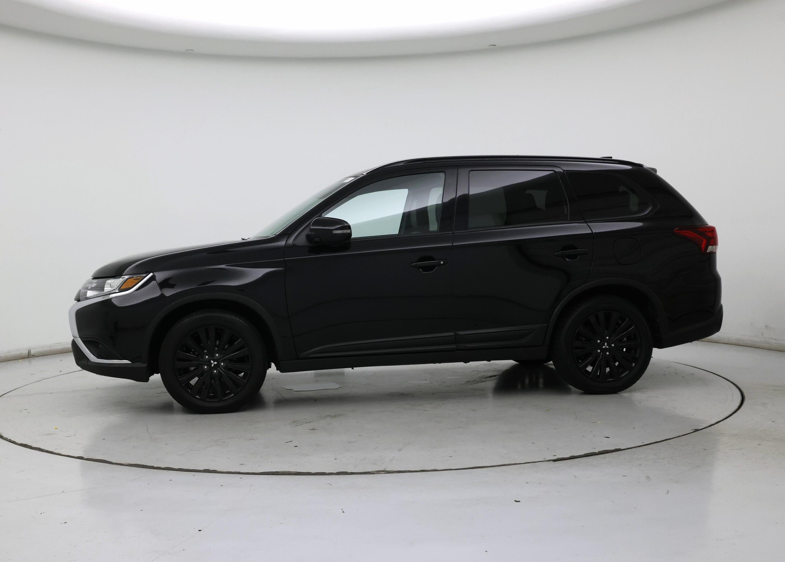 Thumbnail: 2020 Mitsubishi Outlander - 3